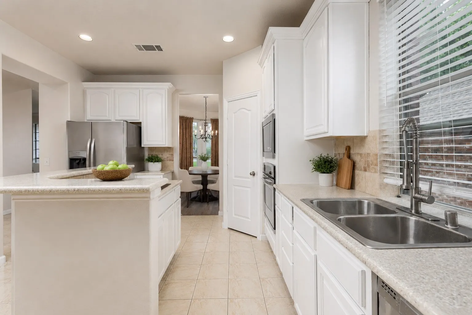 Single Family Residence For Sale in Collin County , 11020 Coralberry Drive, Frisco, Texas 75033, 4 Bedroom, 3 Bathroom, 2 Garage spaces, 3,459 Sqft, built in 2005, mls#21332803, Real Estate Agent in Frisco, Homes For Sale in Collin county, Homes For Sale in Frisco, Realtor in Frisco Texas, Real Estate Brokerage Independent Realty Texas, Luminita Cordes Realtor
