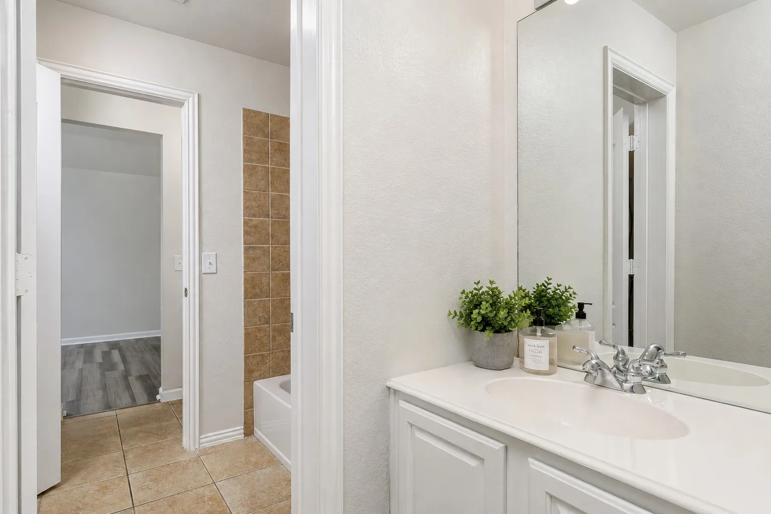 Jack & Jill Full bathroom