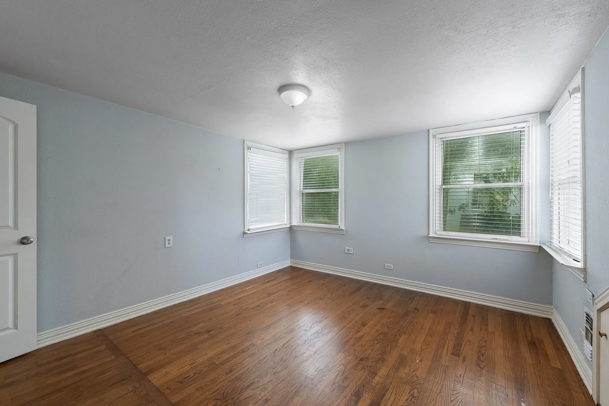 Single Family Residence For Sale in Dallas County , 4524 Mockingbird Lane, University Park, Texas 75205, 4 Bedroom, 3 Bathroom, Garage spaces, 3,013 Sqft, built in 1938, mls#21329445, Real Estate Agent in University Park, Homes For Sale in Dallas county, Homes For Sale in University Park, Realtor in University Park Texas, Real Estate Brokerage Independent Realty Texas, Luminita Cordes Realtor
