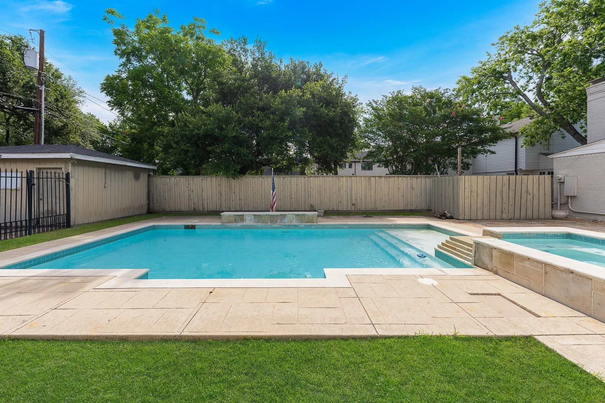 Single Family Residence For Sale in Dallas County , 4524 Mockingbird Lane, University Park, Texas 75205, 4 Bedroom, 3 Bathroom, Garage spaces, 3,013 Sqft, built in 1938, mls#21329445, Real Estate Agent in University Park, Homes For Sale in Dallas county, Homes For Sale in University Park, Realtor in University Park Texas, Real Estate Brokerage Independent Realty Texas, Luminita Cordes Realtor