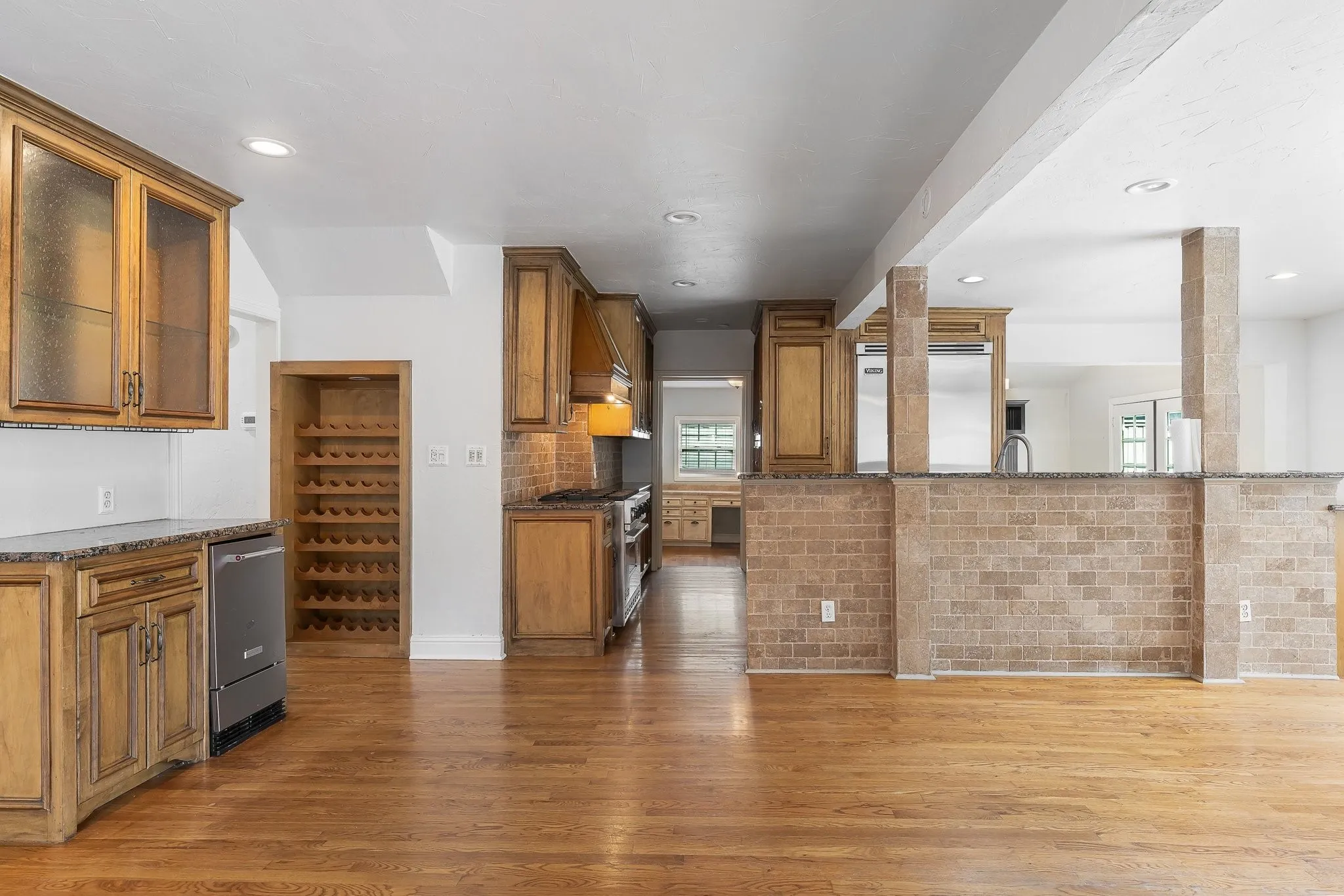 Single Family Residence For Sale in Dallas County , 4524 Mockingbird Lane, University Park, Texas 75205, 4 Bedroom, 3 Bathroom, Garage spaces, 3,013 Sqft, built in 1938, mls#21329445, Real Estate Agent in University Park, Homes For Sale in Dallas county, Homes For Sale in University Park, Realtor in University Park Texas, Real Estate Brokerage Independent Realty Texas, Luminita Cordes Realtor
