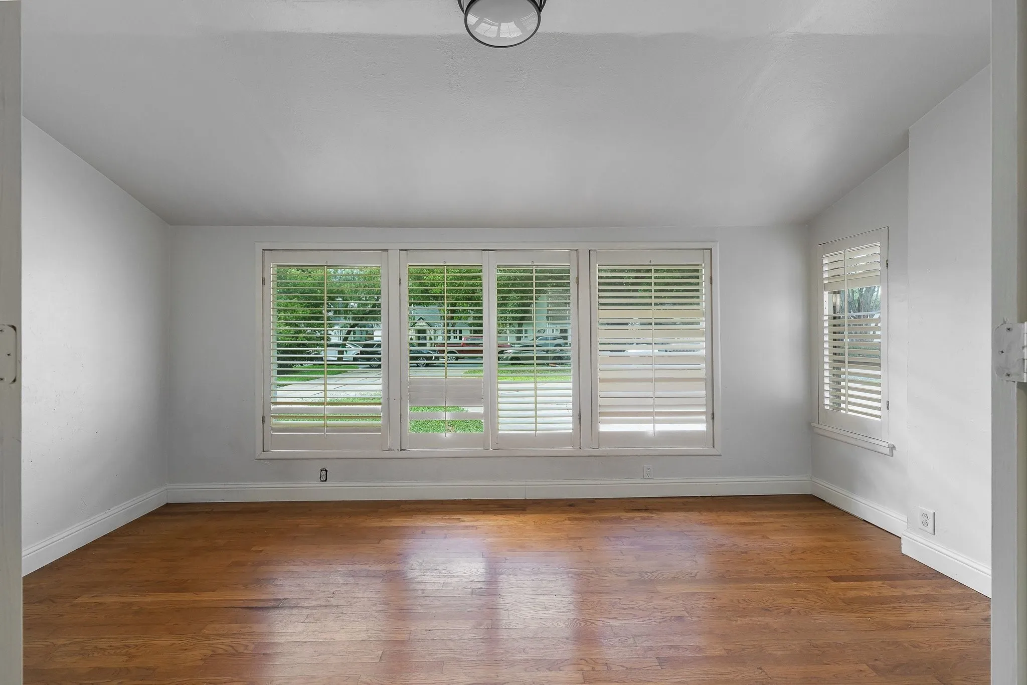 Single Family Residence For Sale in Dallas County , 4524 Mockingbird Lane, University Park, Texas 75205, 4 Bedroom, 3 Bathroom, Garage spaces, 3,013 Sqft, built in 1938, mls#21329445, Real Estate Agent in University Park, Homes For Sale in Dallas county, Homes For Sale in University Park, Realtor in University Park Texas, Real Estate Brokerage Independent Realty Texas, Luminita Cordes Realtor