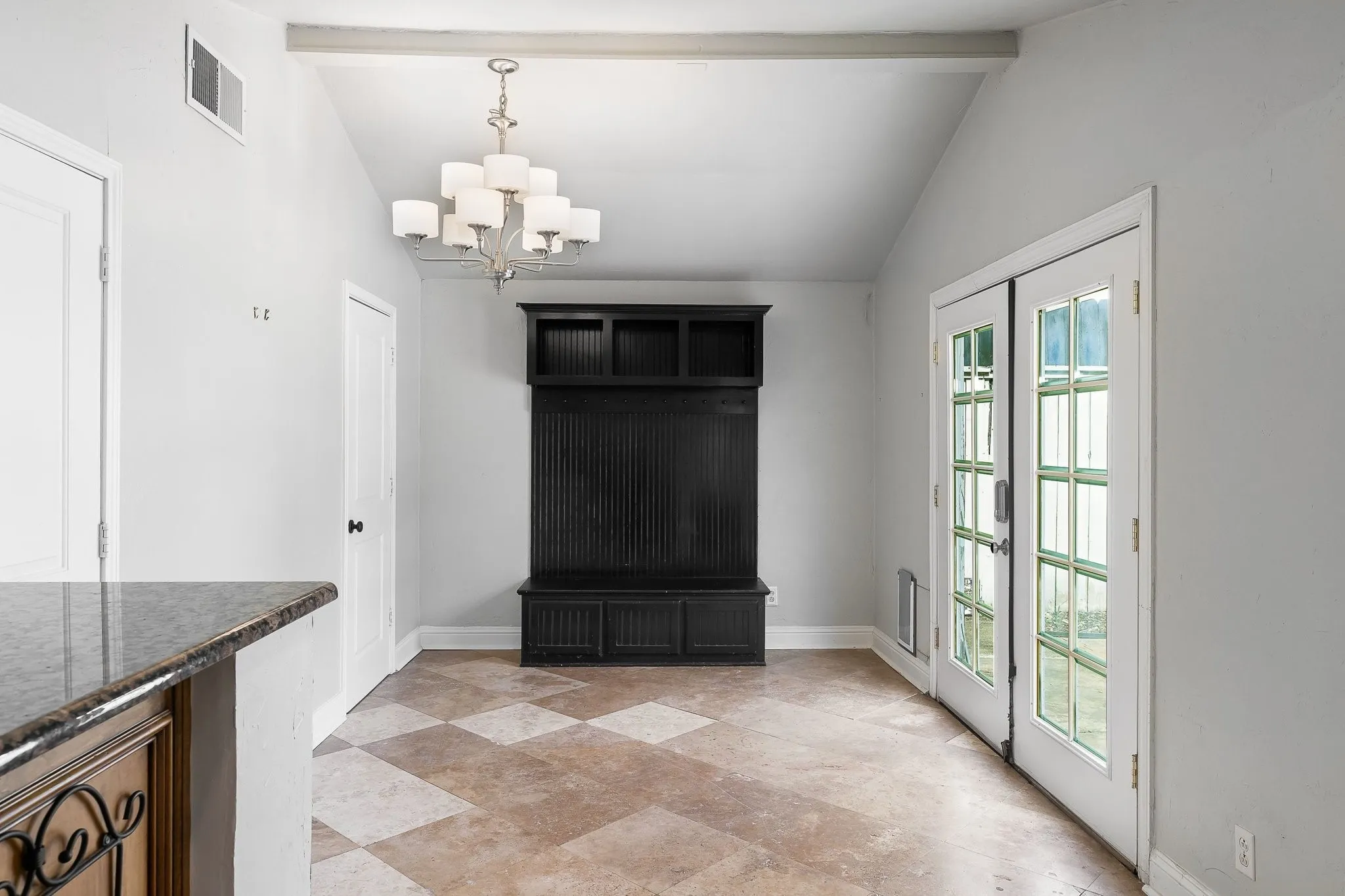 Single Family Residence For Sale in Dallas County , 4524 Mockingbird Lane, University Park, Texas 75205, 4 Bedroom, 3 Bathroom, Garage spaces, 3,013 Sqft, built in 1938, mls#21329445, Real Estate Agent in University Park, Homes For Sale in Dallas county, Homes For Sale in University Park, Realtor in University Park Texas, Real Estate Brokerage Independent Realty Texas, Luminita Cordes Realtor