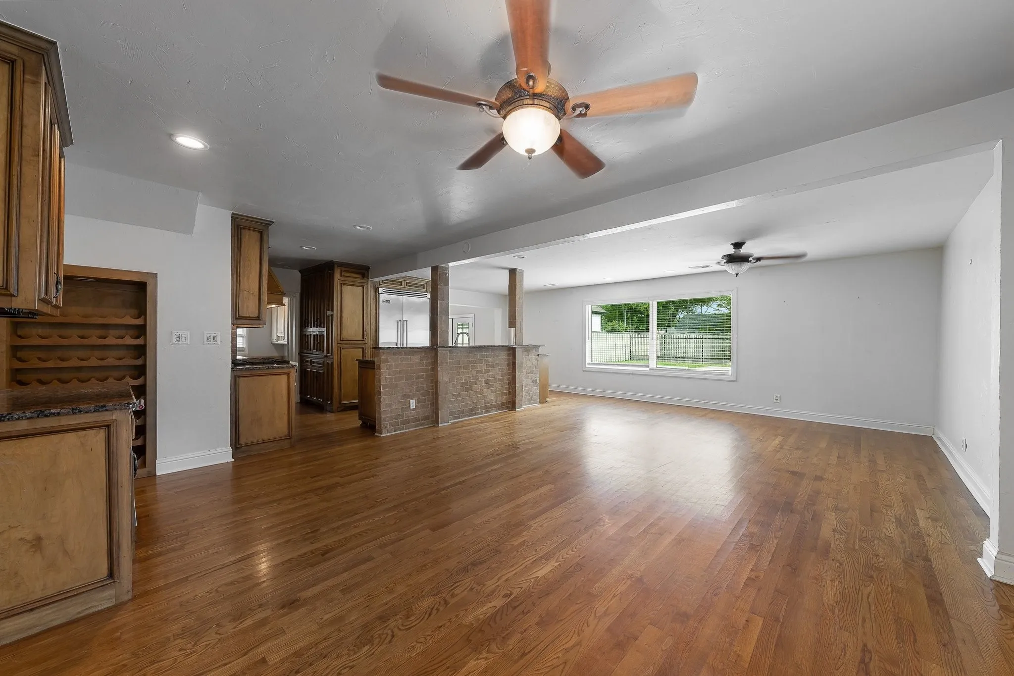 Single Family Residence For Sale in Dallas County , 4524 Mockingbird Lane, University Park, Texas 75205, 4 Bedroom, 3 Bathroom, Garage spaces, 3,013 Sqft, built in 1938, mls#21329445, Real Estate Agent in University Park, Homes For Sale in Dallas county, Homes For Sale in University Park, Realtor in University Park Texas, Real Estate Brokerage Independent Realty Texas, Luminita Cordes Realtor
