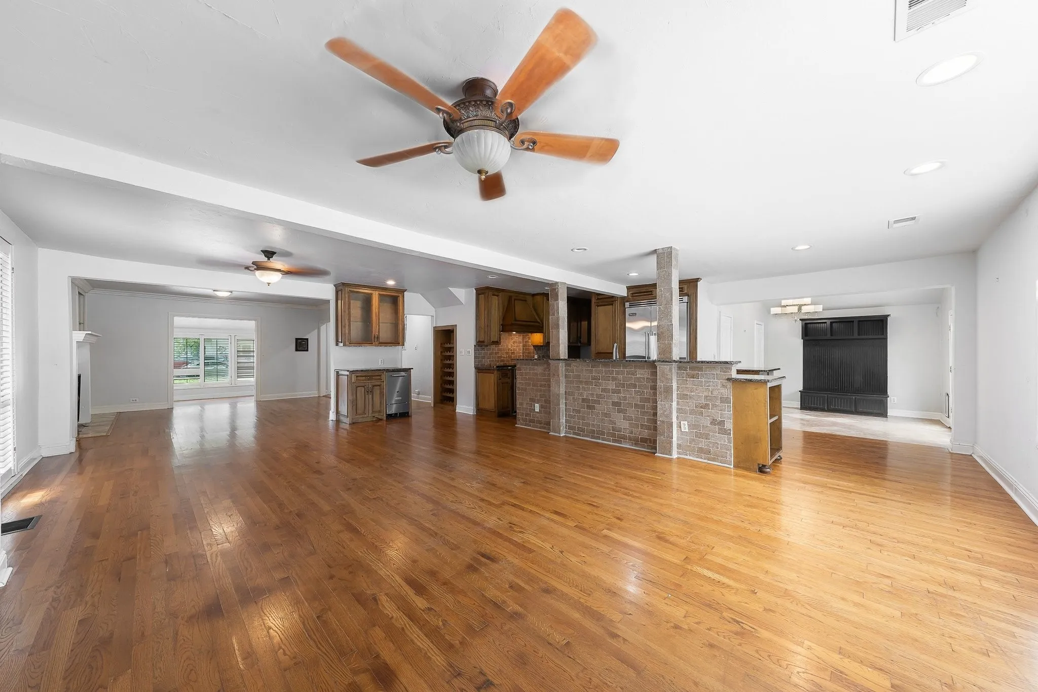 Single Family Residence For Sale in Dallas County , 4524 Mockingbird Lane, University Park, Texas 75205, 4 Bedroom, 3 Bathroom, Garage spaces, 3,013 Sqft, built in 1938, mls#21329445, Real Estate Agent in University Park, Homes For Sale in Dallas county, Homes For Sale in University Park, Realtor in University Park Texas, Real Estate Brokerage Independent Realty Texas, Luminita Cordes Realtor