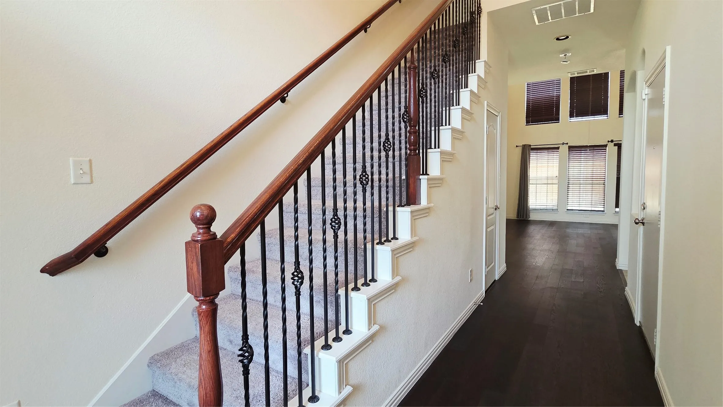 Townhouse For Rent in Dallas County , 3676 Vienna Street, Irving, Texas 75038, 3 Bedroom, 3 Bathroom, 2 Garage spaces, 1,831 Sqft, built in 2008, mls#21332966, Real Estate Agent in Irving, Homes For Rent in Dallas county, Homes For Rent in Irving, Realtor in Irving Texas, Real Estate Brokerage Independent Realty Texas, Luminita Cordes Realtor