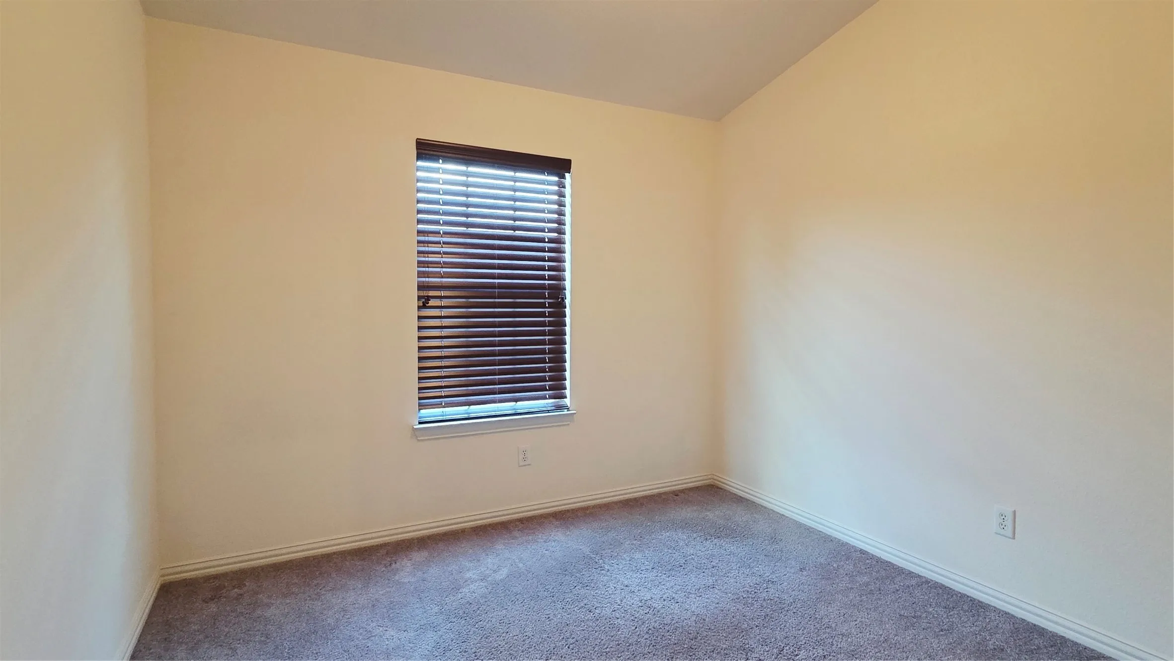 Townhouse For Rent in Dallas County , 3676 Vienna Street, Irving, Texas 75038, 3 Bedroom, 3 Bathroom, 2 Garage spaces, 1,831 Sqft, built in 2008, mls#21332966, Real Estate Agent in Irving, Homes For Rent in Dallas county, Homes For Rent in Irving, Realtor in Irving Texas, Real Estate Brokerage Independent Realty Texas, Luminita Cordes Realtor
