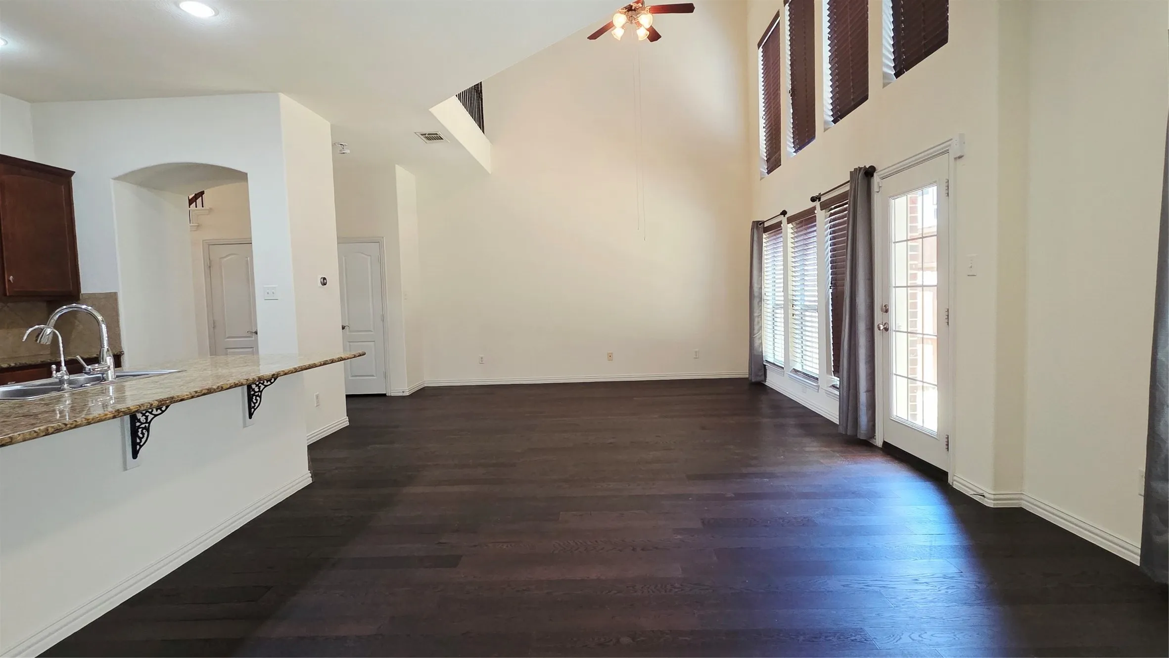 Townhouse For Rent in Dallas County , 3676 Vienna Street, Irving, Texas 75038, 3 Bedroom, 3 Bathroom, 2 Garage spaces, 1,831 Sqft, built in 2008, mls#21332966, Real Estate Agent in Irving, Homes For Rent in Dallas county, Homes For Rent in Irving, Realtor in Irving Texas, Real Estate Brokerage Independent Realty Texas, Luminita Cordes Realtor