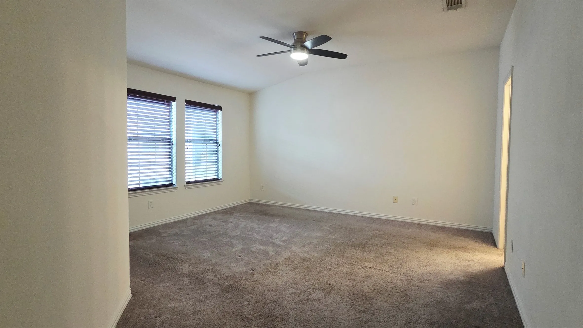 Townhouse For Rent in Dallas County , 3676 Vienna Street, Irving, Texas 75038, 3 Bedroom, 3 Bathroom, 2 Garage spaces, 1,831 Sqft, built in 2008, mls#21332966, Real Estate Agent in Irving, Homes For Rent in Dallas county, Homes For Rent in Irving, Realtor in Irving Texas, Real Estate Brokerage Independent Realty Texas, Luminita Cordes Realtor