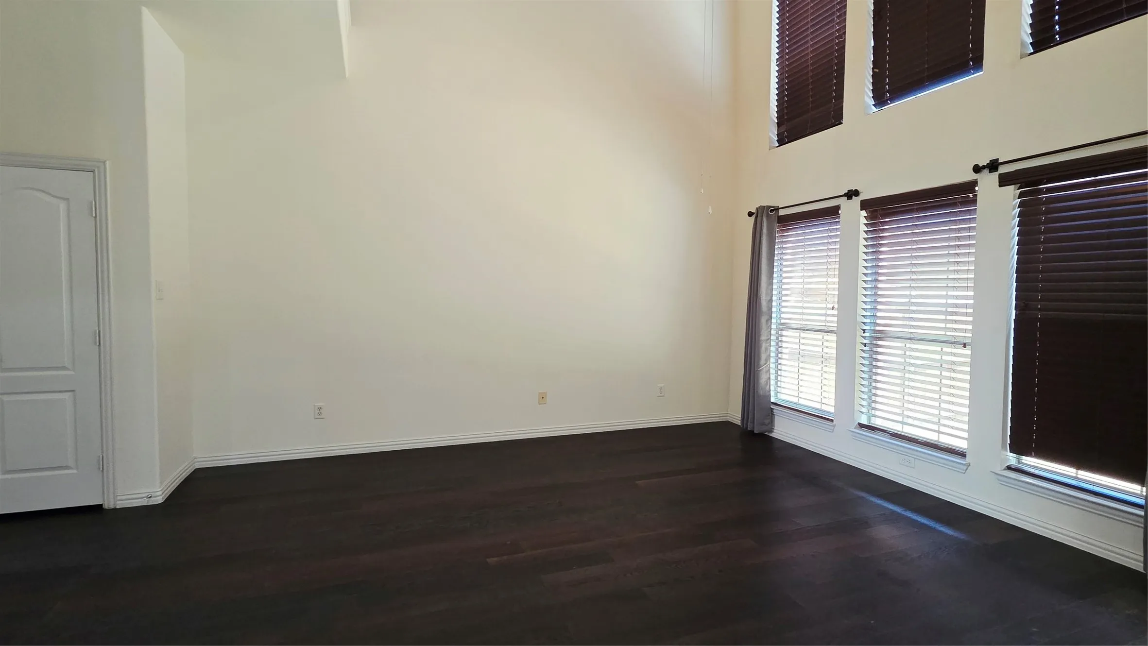 Townhouse For Rent in Dallas County , 3676 Vienna Street, Irving, Texas 75038, 3 Bedroom, 3 Bathroom, 2 Garage spaces, 1,831 Sqft, built in 2008, mls#21332966, Real Estate Agent in Irving, Homes For Rent in Dallas county, Homes For Rent in Irving, Realtor in Irving Texas, Real Estate Brokerage Independent Realty Texas, Luminita Cordes Realtor
