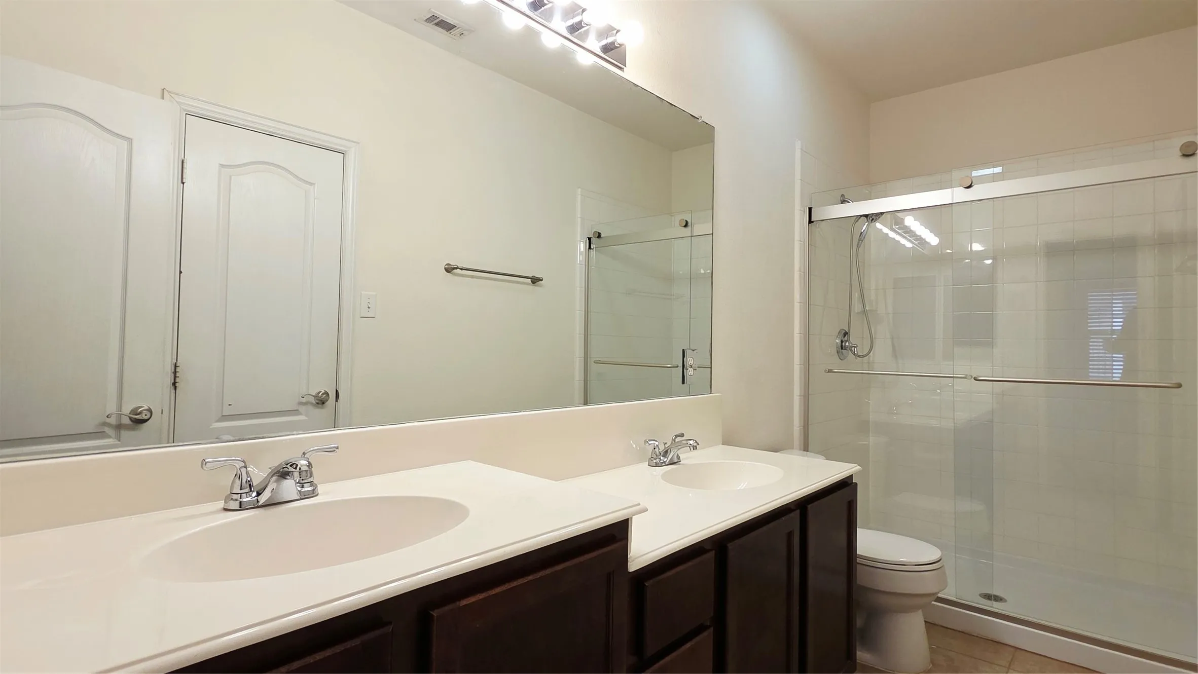 Townhouse For Rent in Dallas County , 3676 Vienna Street, Irving, Texas 75038, 3 Bedroom, 3 Bathroom, 2 Garage spaces, 1,831 Sqft, built in 2008, mls#21332966, Real Estate Agent in Irving, Homes For Rent in Dallas county, Homes For Rent in Irving, Realtor in Irving Texas, Real Estate Brokerage Independent Realty Texas, Luminita Cordes Realtor