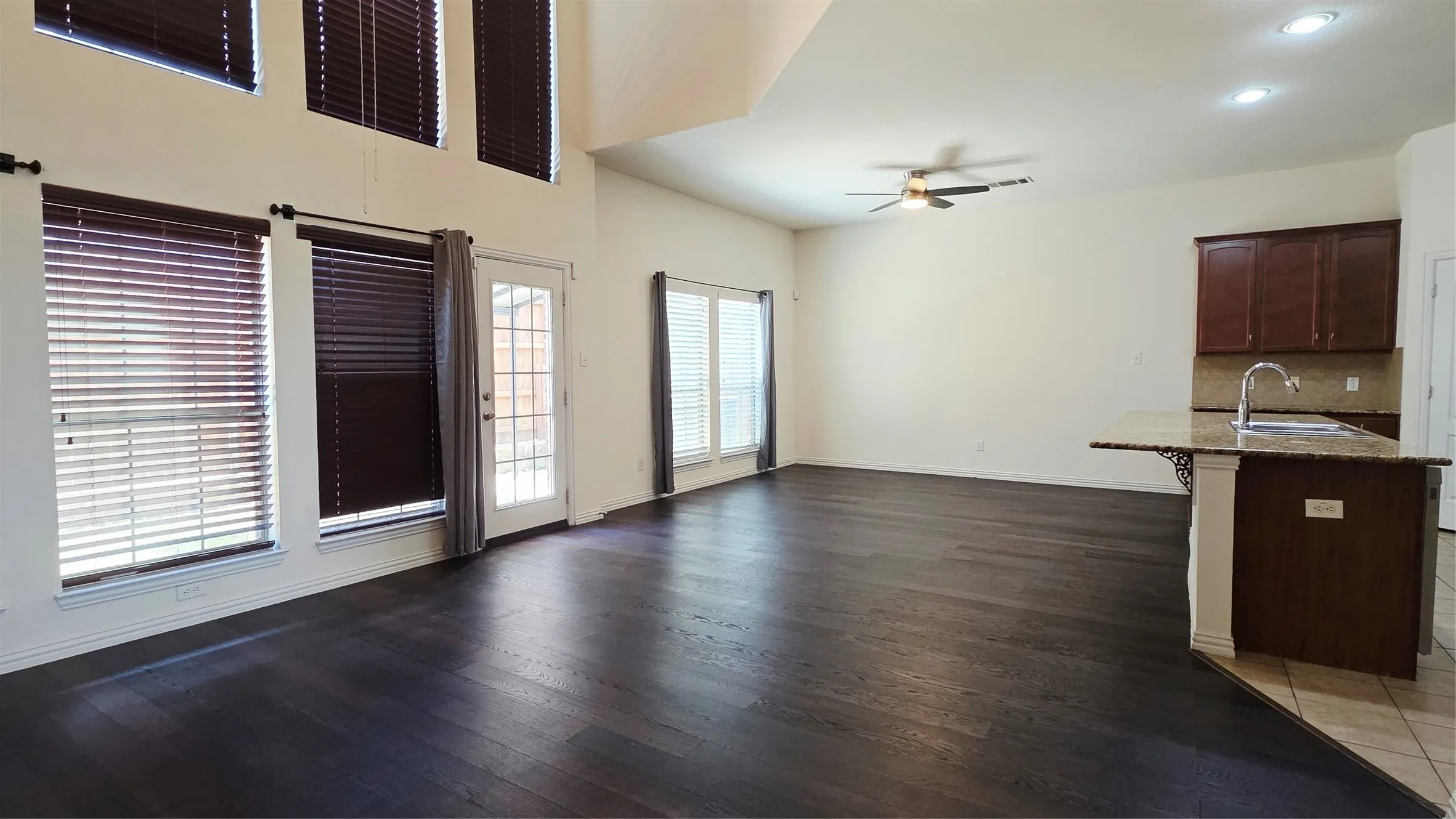Townhouse For Rent in Dallas County , 3676 Vienna Street, Irving, Texas 75038, 3 Bedroom, 3 Bathroom, 2 Garage spaces, 1,831 Sqft, built in 2008, mls#21332966, Real Estate Agent in Irving, Homes For Rent in Dallas county, Homes For Rent in Irving, Realtor in Irving Texas, Real Estate Brokerage Independent Realty Texas, Luminita Cordes Realtor