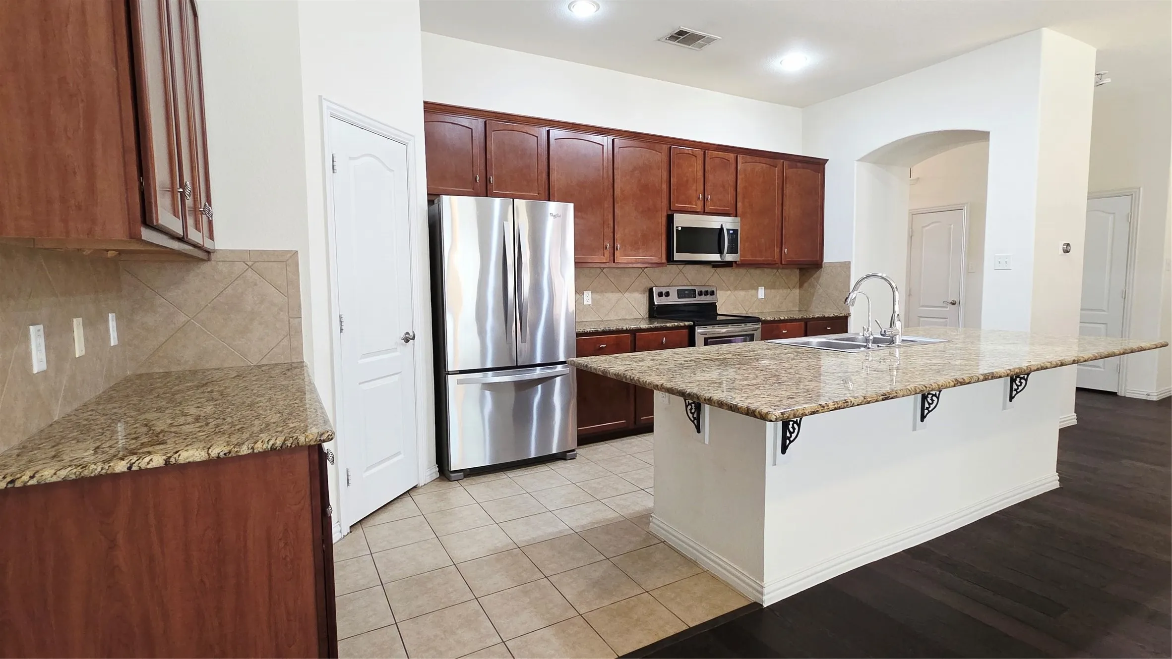 Townhouse For Rent in Dallas County , 3676 Vienna Street, Irving, Texas 75038, 3 Bedroom, 3 Bathroom, 2 Garage spaces, 1,831 Sqft, built in 2008, mls#21332966, Real Estate Agent in Irving, Homes For Rent in Dallas county, Homes For Rent in Irving, Realtor in Irving Texas, Real Estate Brokerage Independent Realty Texas, Luminita Cordes Realtor