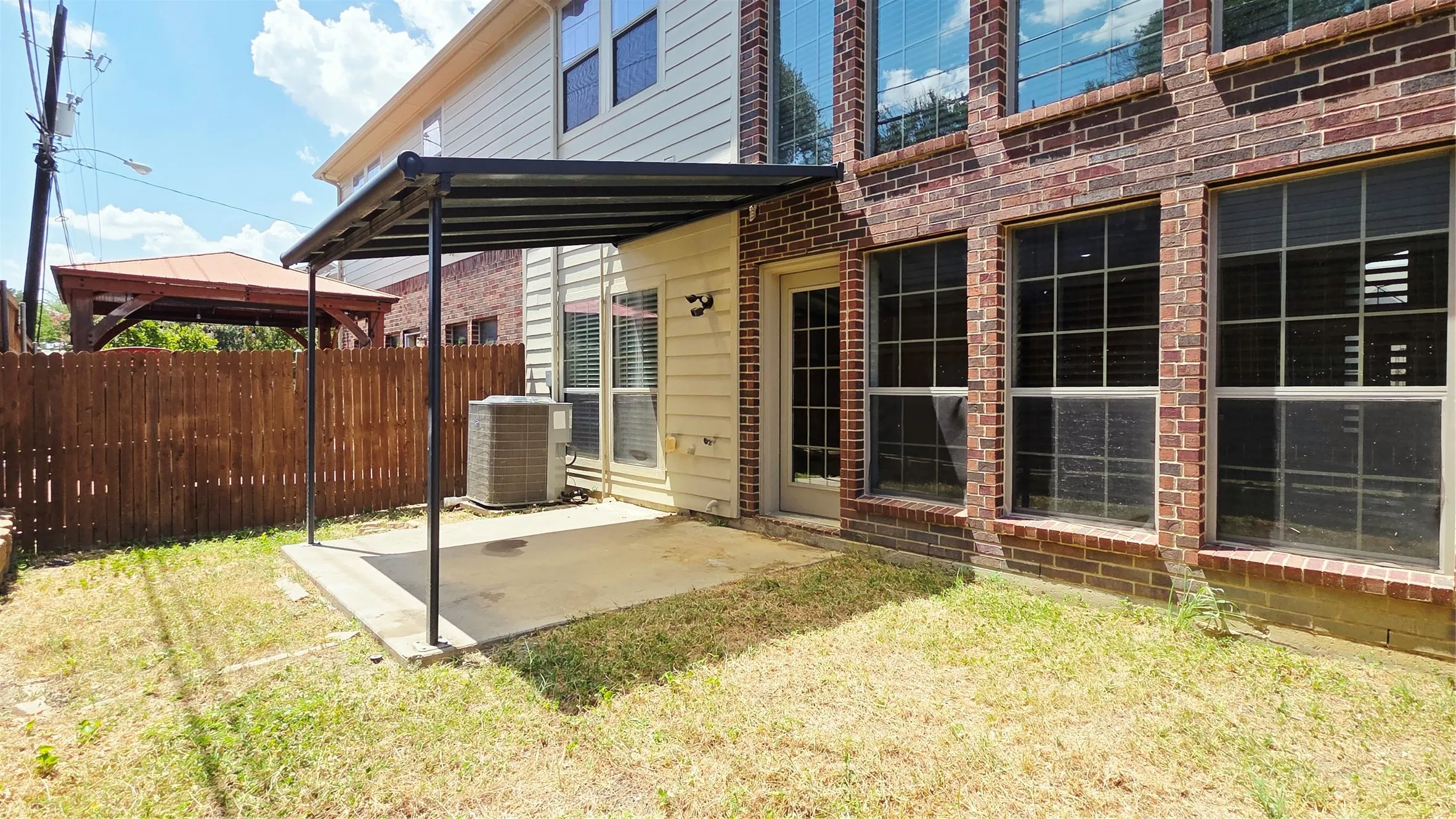 Townhouse For Rent in Dallas County , 3676 Vienna Street, Irving, Texas 75038, 3 Bedroom, 3 Bathroom, 2 Garage spaces, 1,831 Sqft, built in 2008, mls#21332966, Real Estate Agent in Irving, Homes For Rent in Dallas county, Homes For Rent in Irving, Realtor in Irving Texas, Real Estate Brokerage Independent Realty Texas, Luminita Cordes Realtor