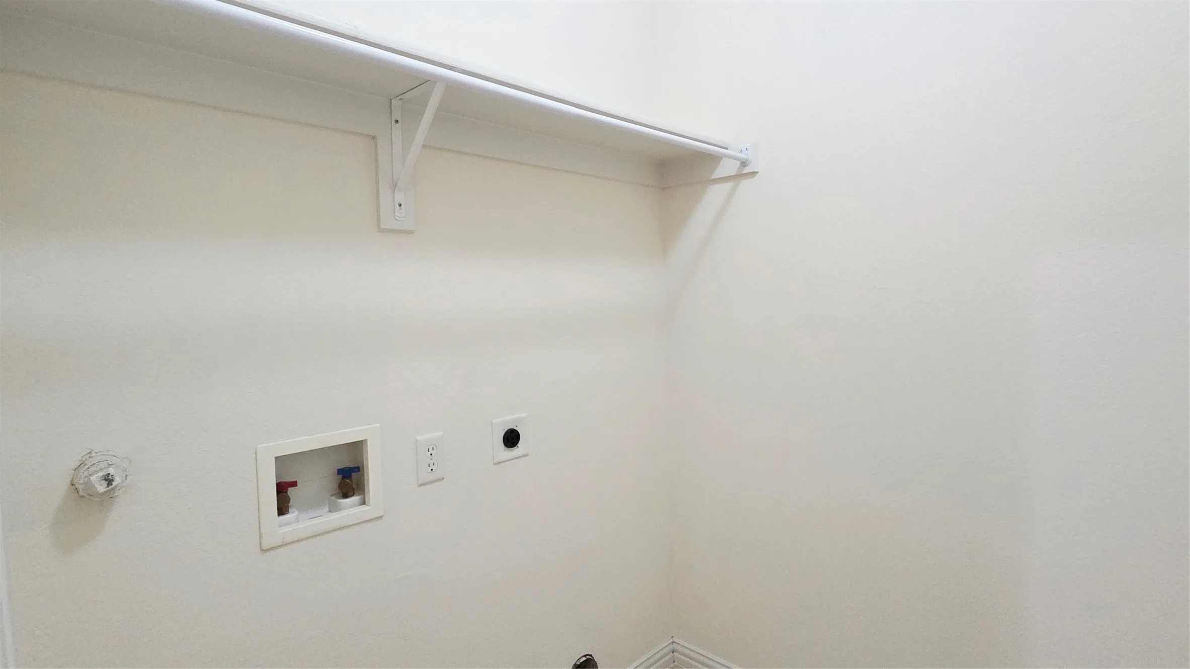 Townhouse For Rent in Dallas County , 3676 Vienna Street, Irving, Texas 75038, 3 Bedroom, 3 Bathroom, 2 Garage spaces, 1,831 Sqft, built in 2008, mls#21332966, Real Estate Agent in Irving, Homes For Rent in Dallas county, Homes For Rent in Irving, Realtor in Irving Texas, Real Estate Brokerage Independent Realty Texas, Luminita Cordes Realtor