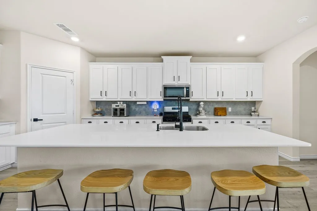 Single Family Residence For Sale in Collin County , 2009 Sue Ellen Street, Anna, Texas 75409, 5 Bedroom, 3 Bathroom, 2 Garage spaces, 3,065 Sqft, built in 2023, mls#21309438, Real Estate Agent in Anna, Homes For Sale in Collin county, Homes For Sale in Anna, Realtor in Anna Texas, Real Estate Brokerage Independent Realty Texas, Luminita Cordes Realtor
