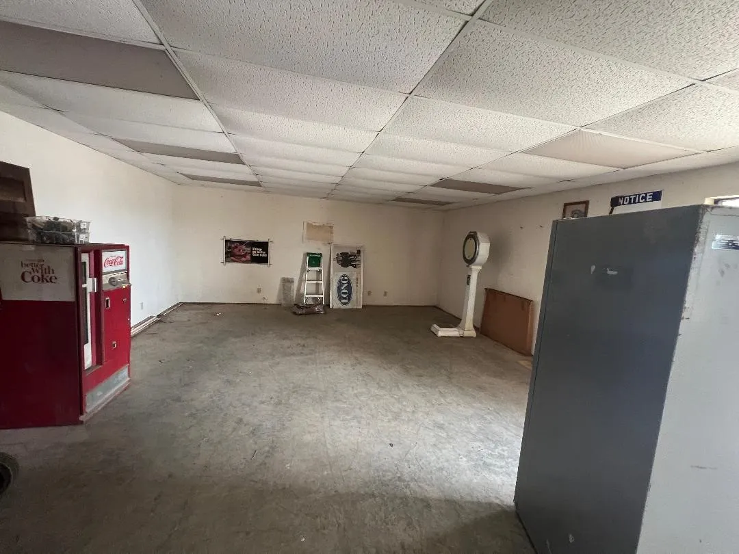 Retail For Sale in Hill County , 804 S Bosque Street, Whitney, Texas 76692, 0, 0, Garage spaces, 0 Sqft, built in 1993, Price $249,500, mls#21333013, Real Estate Agent in Whitney, Homes For Sale in Hill county, Homes For Sale in Whitney, Realtor in Whitney Texas, Real Estate Brokerage Independent Realty Texas, Luminita Cordes Realtor