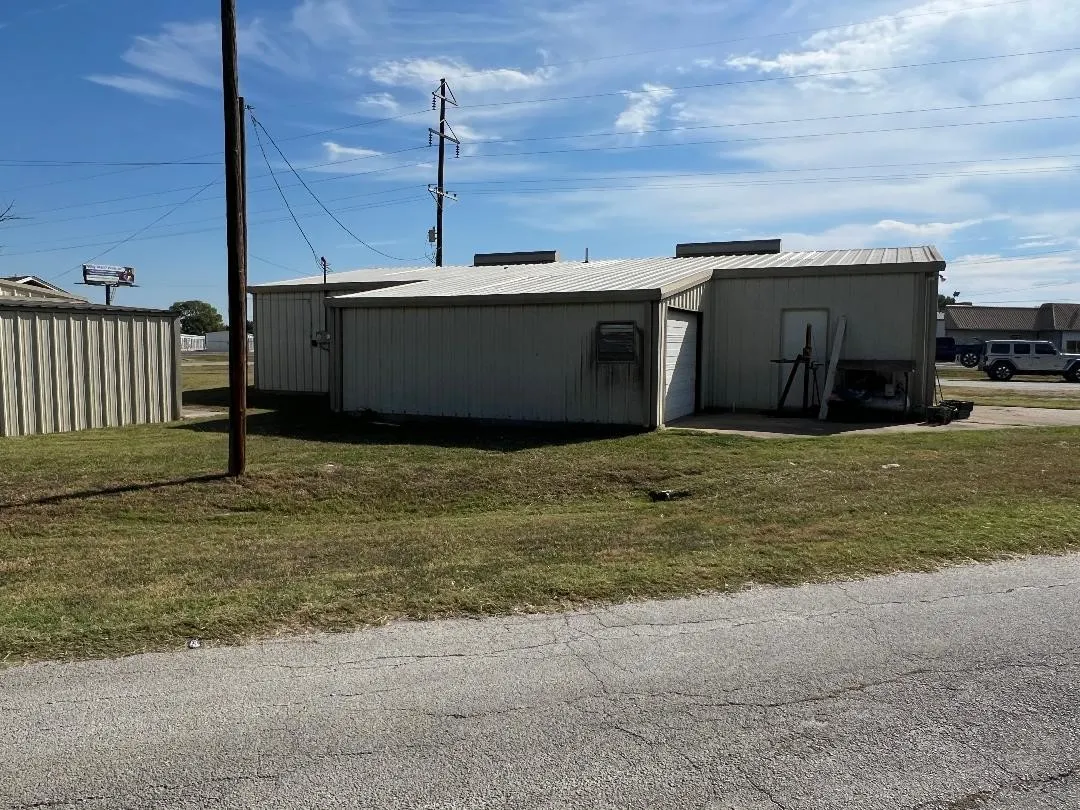 Retail For Sale in Hill County , 804 S Bosque Street, Whitney, Texas 76692, 0, 0, Garage spaces, 0 Sqft, built in 1993, Price $249,500, mls#21333013, Real Estate Agent in Whitney, Homes For Sale in Hill county, Homes For Sale in Whitney, Realtor in Whitney Texas, Real Estate Brokerage Independent Realty Texas, Luminita Cordes Realtor