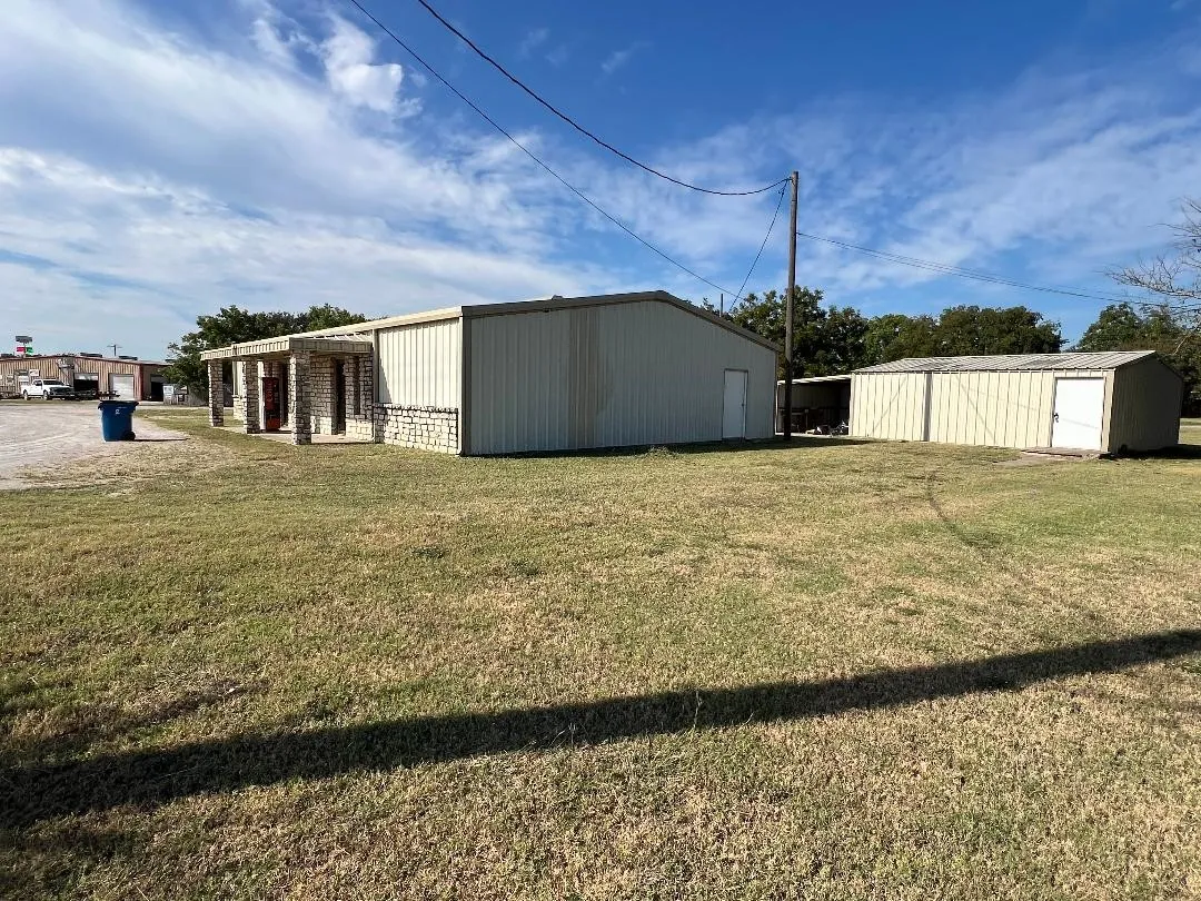 Retail For Sale in Hill County , 804 S Bosque Street, Whitney, Texas 76692, 0, 0, Garage spaces, 0 Sqft, built in 1993, Price $249,500, mls#21333013, Real Estate Agent in Whitney, Homes For Sale in Hill county, Homes For Sale in Whitney, Realtor in Whitney Texas, Real Estate Brokerage Independent Realty Texas, Luminita Cordes Realtor