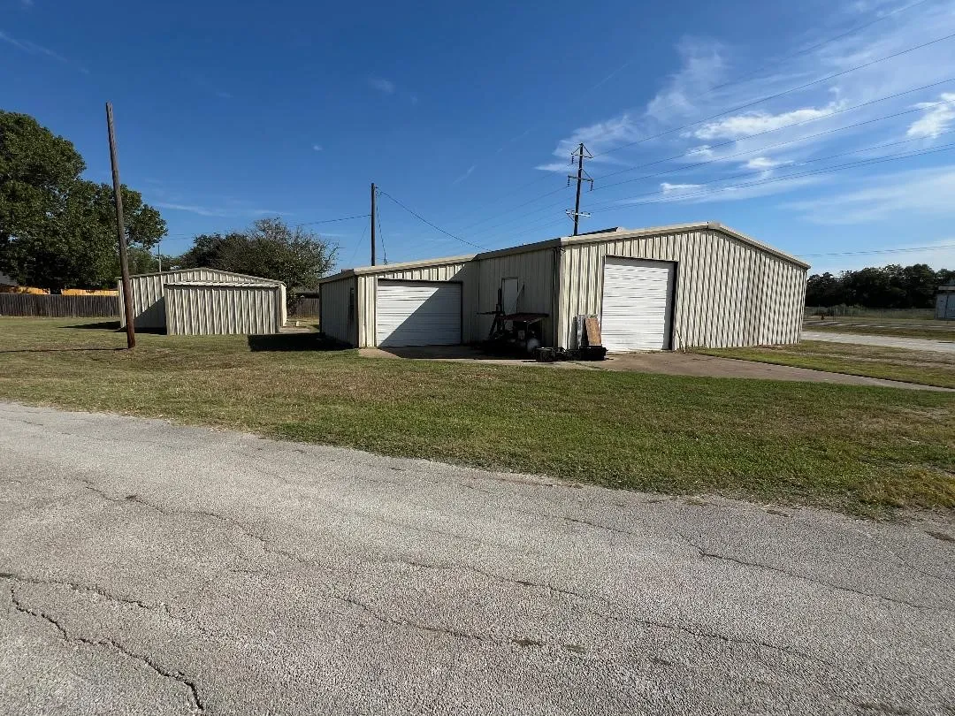 Retail For Sale in Hill County , 804 S Bosque Street, Whitney, Texas 76692, 0, 0, Garage spaces, 0 Sqft, built in 1993, Price $249,500, mls#21333013, Real Estate Agent in Whitney, Homes For Sale in Hill county, Homes For Sale in Whitney, Realtor in Whitney Texas, Real Estate Brokerage Independent Realty Texas, Luminita Cordes Realtor