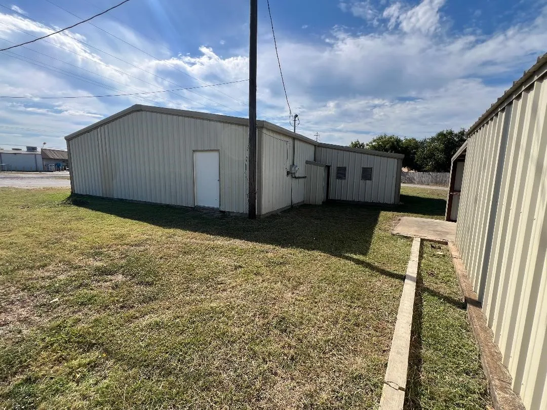 Retail For Sale in Hill County , 804 S Bosque Street, Whitney, Texas 76692, 0, 0, Garage spaces, 0 Sqft, built in 1993, Price $249,500, mls#21333013, Real Estate Agent in Whitney, Homes For Sale in Hill county, Homes For Sale in Whitney, Realtor in Whitney Texas, Real Estate Brokerage Independent Realty Texas, Luminita Cordes Realtor