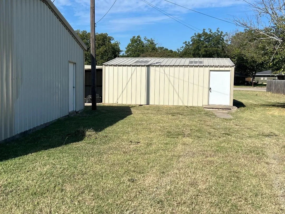 Retail For Sale in Hill County , 804 S Bosque Street, Whitney, Texas 76692, 0, 0, Garage spaces, 0 Sqft, built in 1993, Price $249,500, mls#21333013, Real Estate Agent in Whitney, Homes For Sale in Hill county, Homes For Sale in Whitney, Realtor in Whitney Texas, Real Estate Brokerage Independent Realty Texas, Luminita Cordes Realtor