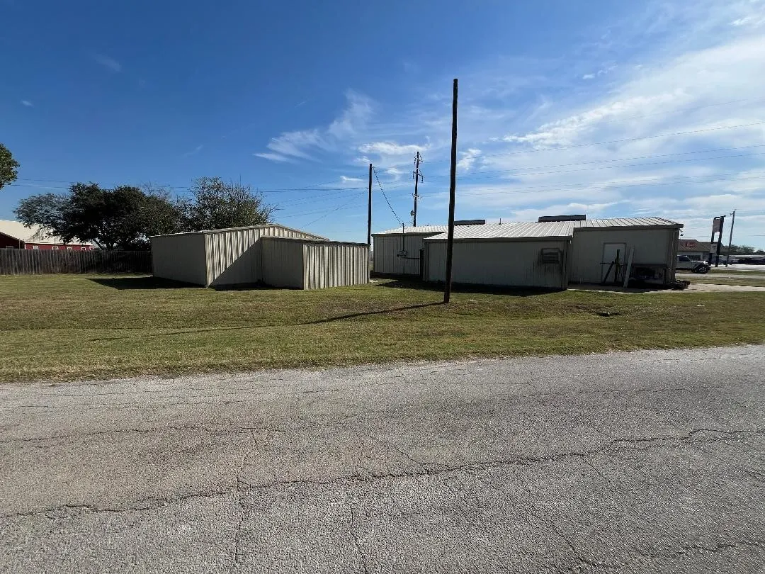 Retail For Sale in Hill County , 804 S Bosque Street, Whitney, Texas 76692, 0, 0, Garage spaces, 0 Sqft, built in 1993, Price $249,500, mls#21333013, Real Estate Agent in Whitney, Homes For Sale in Hill county, Homes For Sale in Whitney, Realtor in Whitney Texas, Real Estate Brokerage Independent Realty Texas, Luminita Cordes Realtor