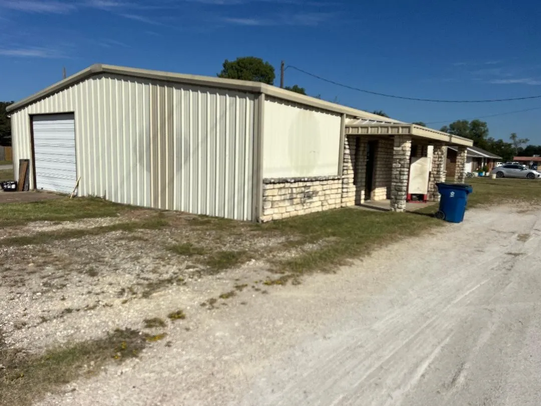 Retail For Sale in Hill County , 804 S Bosque Street, Whitney, Texas 76692, 0, 0, Garage spaces, 0 Sqft, built in 1993, Price $249,500, mls#21333013, Real Estate Agent in Whitney, Homes For Sale in Hill county, Homes For Sale in Whitney, Realtor in Whitney Texas, Real Estate Brokerage Independent Realty Texas, Luminita Cordes Realtor