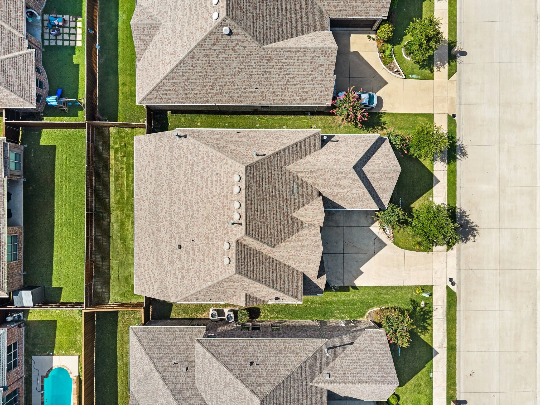 Single Family Residence For Sale in Rockwall County , 3318 Ridgecross Drive, Rockwall, Texas 75087, 4 Bedrooms, 4 Bathrooms, 3 Garage spaces, 3,959 Sqft, built in 2016, Price $700,000, mls#21333009, Real Estate Agent in Rockwall, Homes For Sale in Rockwall county, Homes For Sale in Rockwall, Realtor in Rockwall Texas, Real Estate Brokerage Independent Realty Texas, Luminita Cordes Realtor
