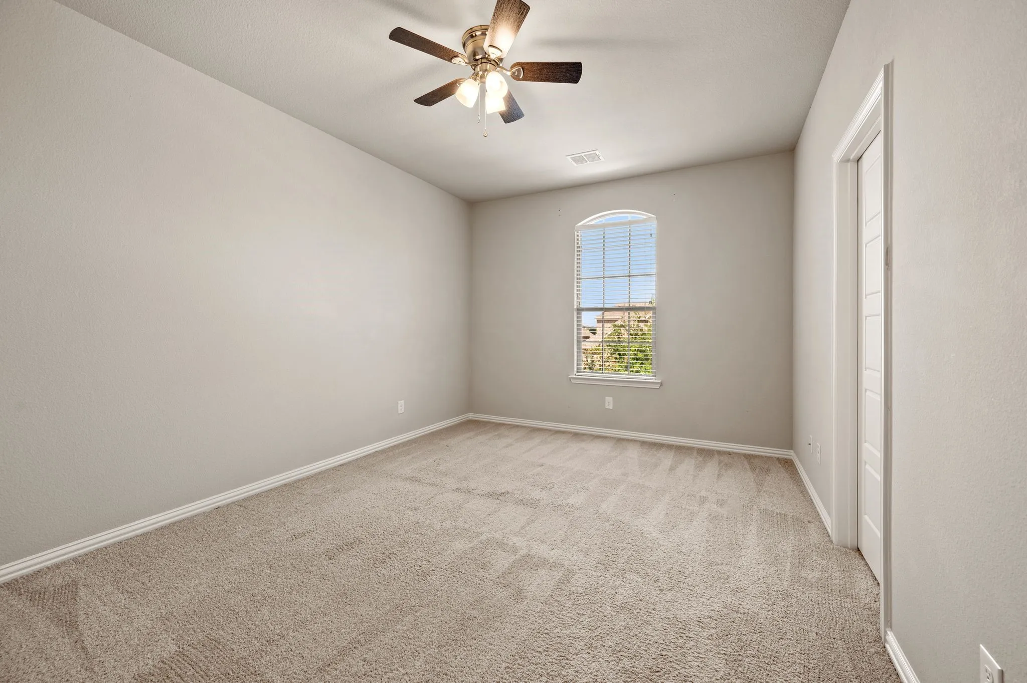 Single Family Residence For Sale in Rockwall County , 3318 Ridgecross Drive, Rockwall, Texas 75087, 4 Bedrooms, 4 Bathrooms, 3 Garage spaces, 3,959 Sqft, built in 2016, Price $700,000, mls#21333009, Real Estate Agent in Rockwall, Homes For Sale in Rockwall county, Homes For Sale in Rockwall, Realtor in Rockwall Texas, Real Estate Brokerage Independent Realty Texas, Luminita Cordes Realtor