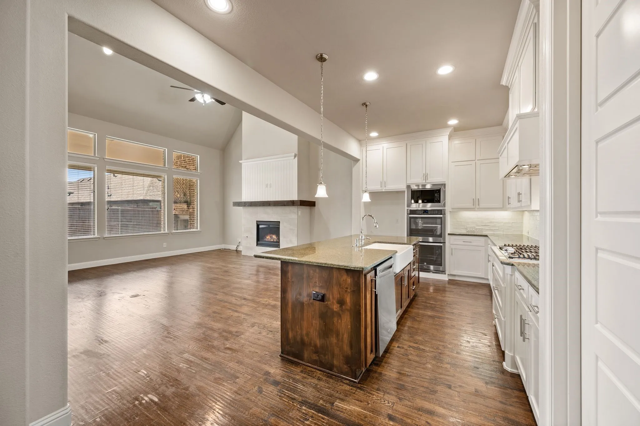 Single Family Residence For Sale in Rockwall County , 3318 Ridgecross Drive, Rockwall, Texas 75087, 4 Bedrooms, 4 Bathrooms, 3 Garage spaces, 3,959 Sqft, built in 2016, Price $700,000, mls#21333009, Real Estate Agent in Rockwall, Homes For Sale in Rockwall county, Homes For Sale in Rockwall, Realtor in Rockwall Texas, Real Estate Brokerage Independent Realty Texas, Luminita Cordes Realtor