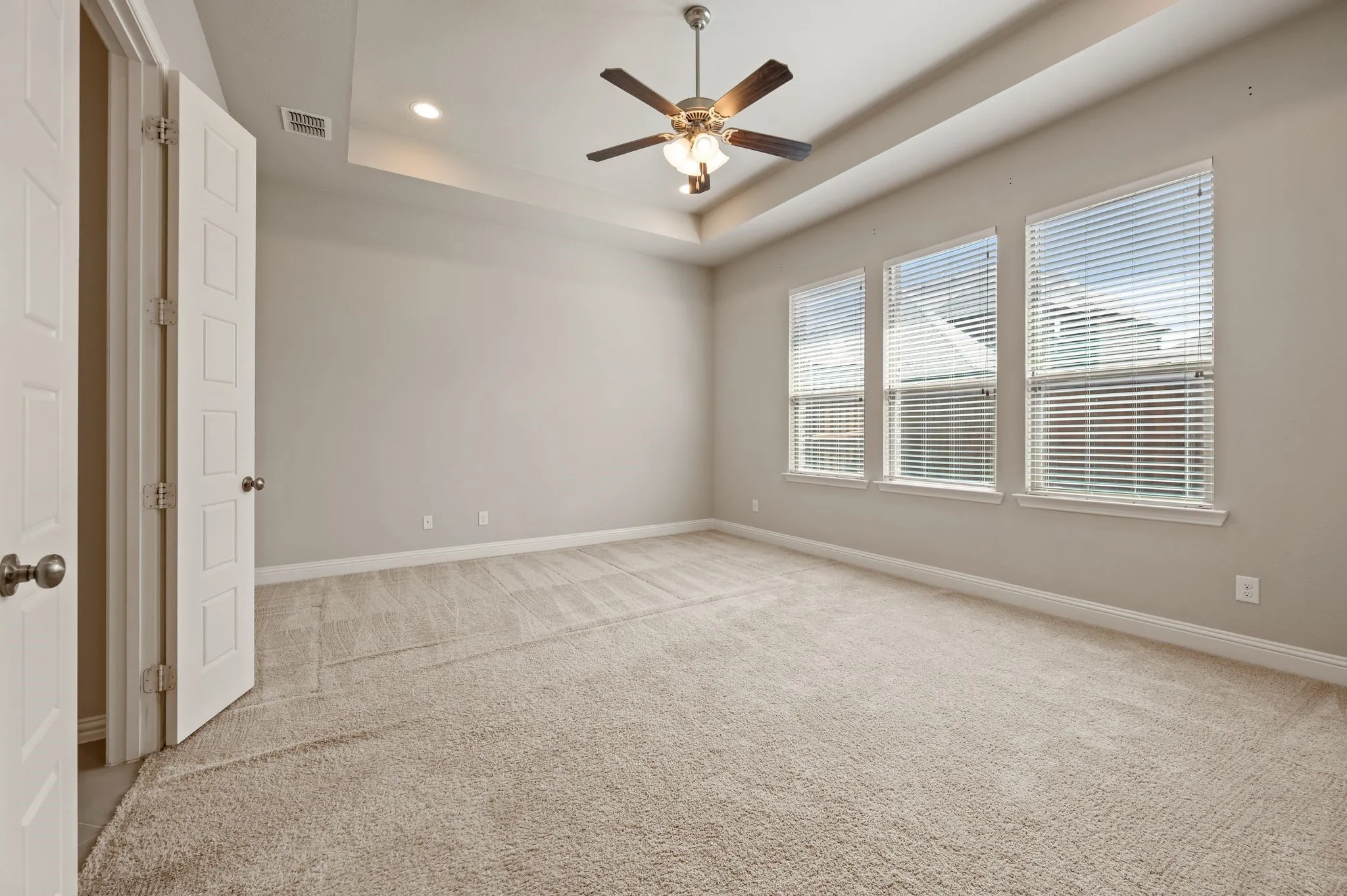 Single Family Residence For Sale in Rockwall County , 3318 Ridgecross Drive, Rockwall, Texas 75087, 4 Bedrooms, 4 Bathrooms, 3 Garage spaces, 3,959 Sqft, built in 2016, Price $700,000, mls#21333009, Real Estate Agent in Rockwall, Homes For Sale in Rockwall county, Homes For Sale in Rockwall, Realtor in Rockwall Texas, Real Estate Brokerage Independent Realty Texas, Luminita Cordes Realtor