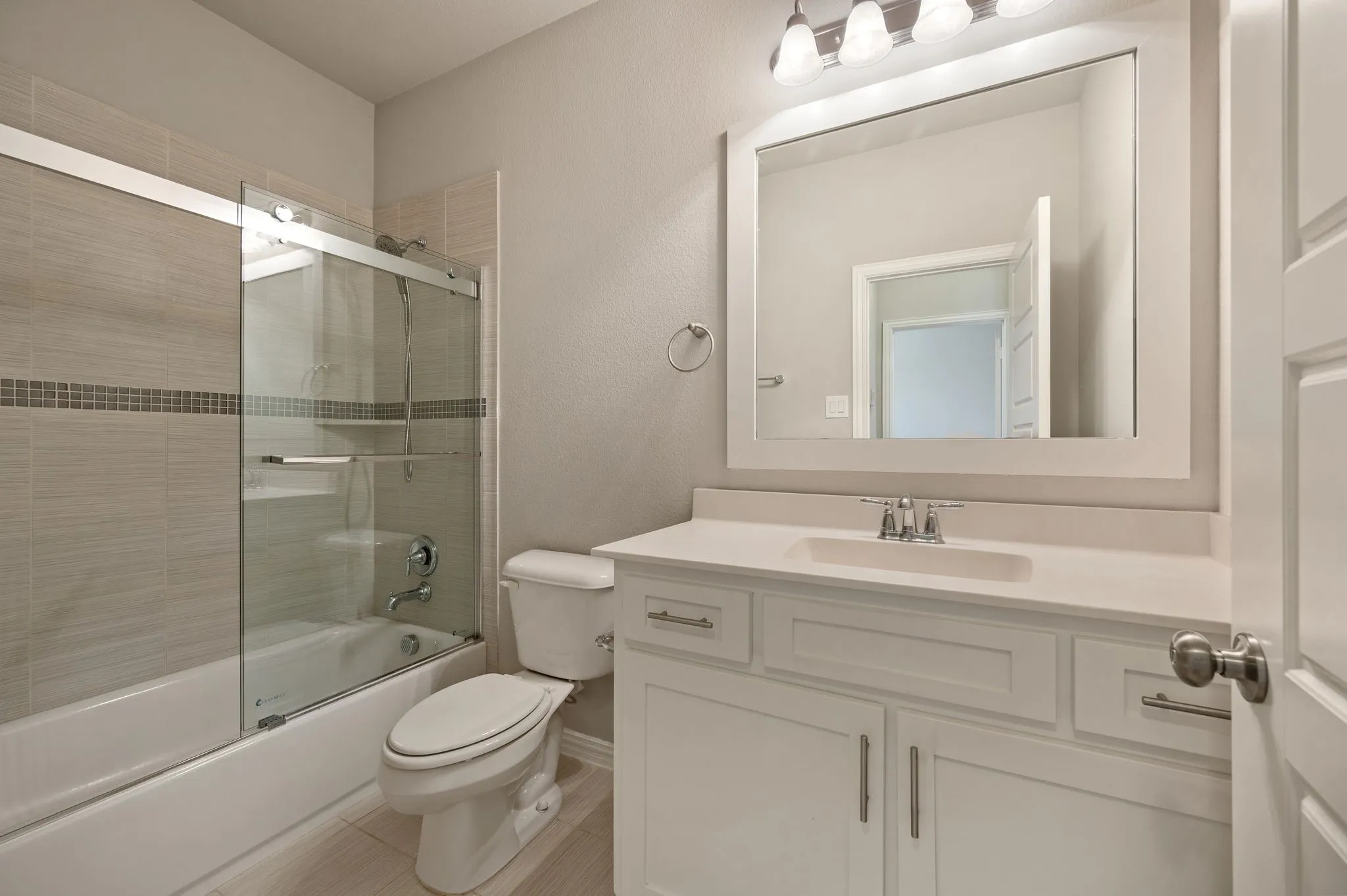 Single Family Residence For Sale in Rockwall County , 3318 Ridgecross Drive, Rockwall, Texas 75087, 4 Bedrooms, 4 Bathrooms, 3 Garage spaces, 3,959 Sqft, built in 2016, Price $700,000, mls#21333009, Real Estate Agent in Rockwall, Homes For Sale in Rockwall county, Homes For Sale in Rockwall, Realtor in Rockwall Texas, Real Estate Brokerage Independent Realty Texas, Luminita Cordes Realtor