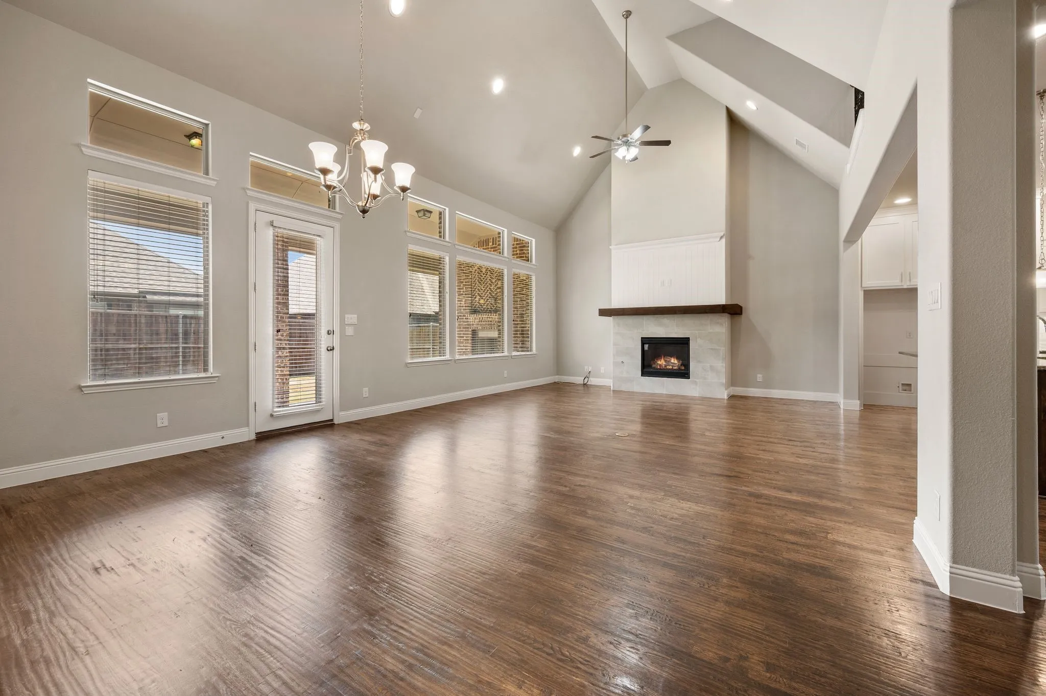 Single Family Residence For Sale in Rockwall County , 3318 Ridgecross Drive, Rockwall, Texas 75087, 4 Bedrooms, 4 Bathrooms, 3 Garage spaces, 3,959 Sqft, built in 2016, Price $700,000, mls#21333009, Real Estate Agent in Rockwall, Homes For Sale in Rockwall county, Homes For Sale in Rockwall, Realtor in Rockwall Texas, Real Estate Brokerage Independent Realty Texas, Luminita Cordes Realtor