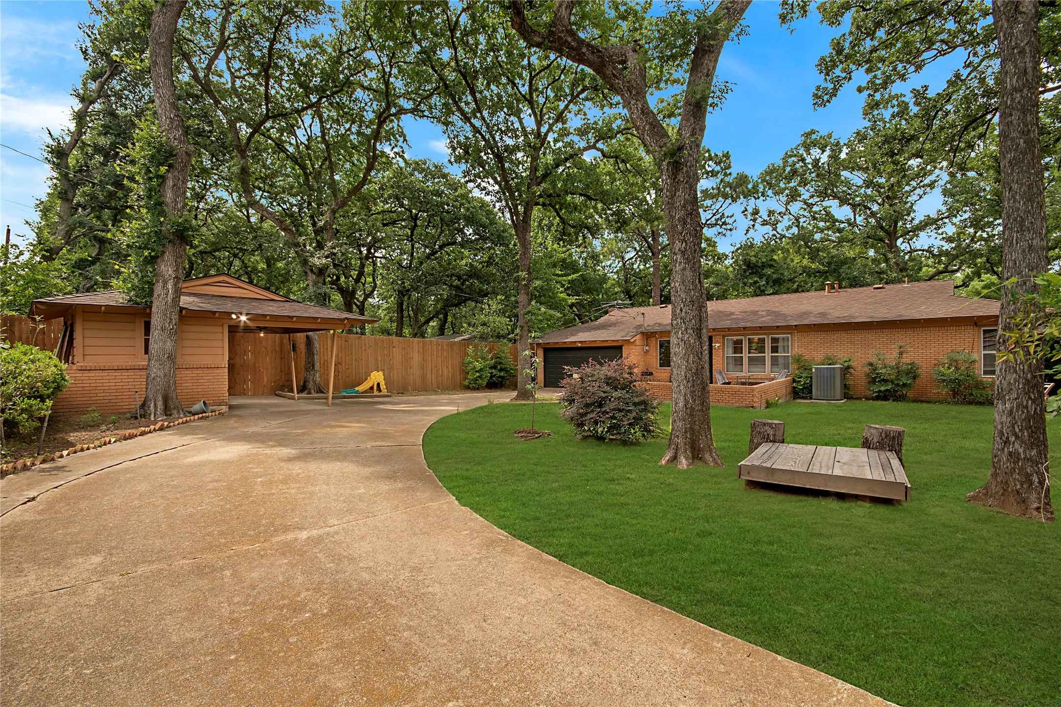 Single Family Residence For Sale in Tarrant County , 1200 Barker Street, Arlington, Texas 76012, 3 Bedroom, 2 Bathroom, 2 Garage spaces, 1,582 Sqft, built in 1956, mls#21331414, Real Estate Agent in Arlington, Homes For Sale in Tarrant county, Homes For Sale in Arlington, Realtor in Arlington Texas, Real Estate Brokerage Independent Realty Texas, Luminita Cordes Realtor