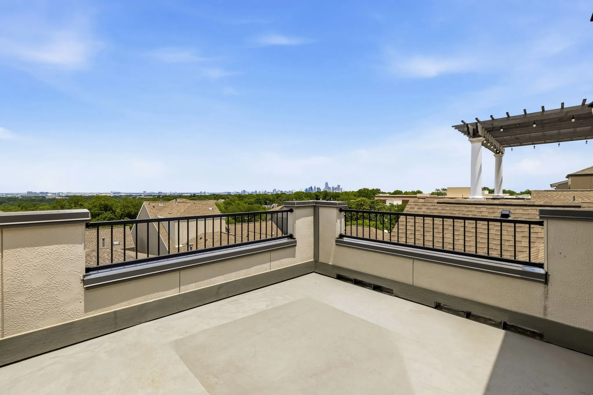 Single Family Residence For Sale in Dallas County , 1856 Stevens Bluff Lane, Dallas, Texas 75208, 3 Bedroom, 5 Bathroom, 2 Garage spaces, 2,809 Sqft, built in 2017, mls#21333012, Real Estate Agent in Dallas, Homes For Sale in Dallas county, Homes For Sale in Dallas, Realtor in Dallas Texas, Real Estate Brokerage Independent Realty Texas, Luminita Cordes Realtor