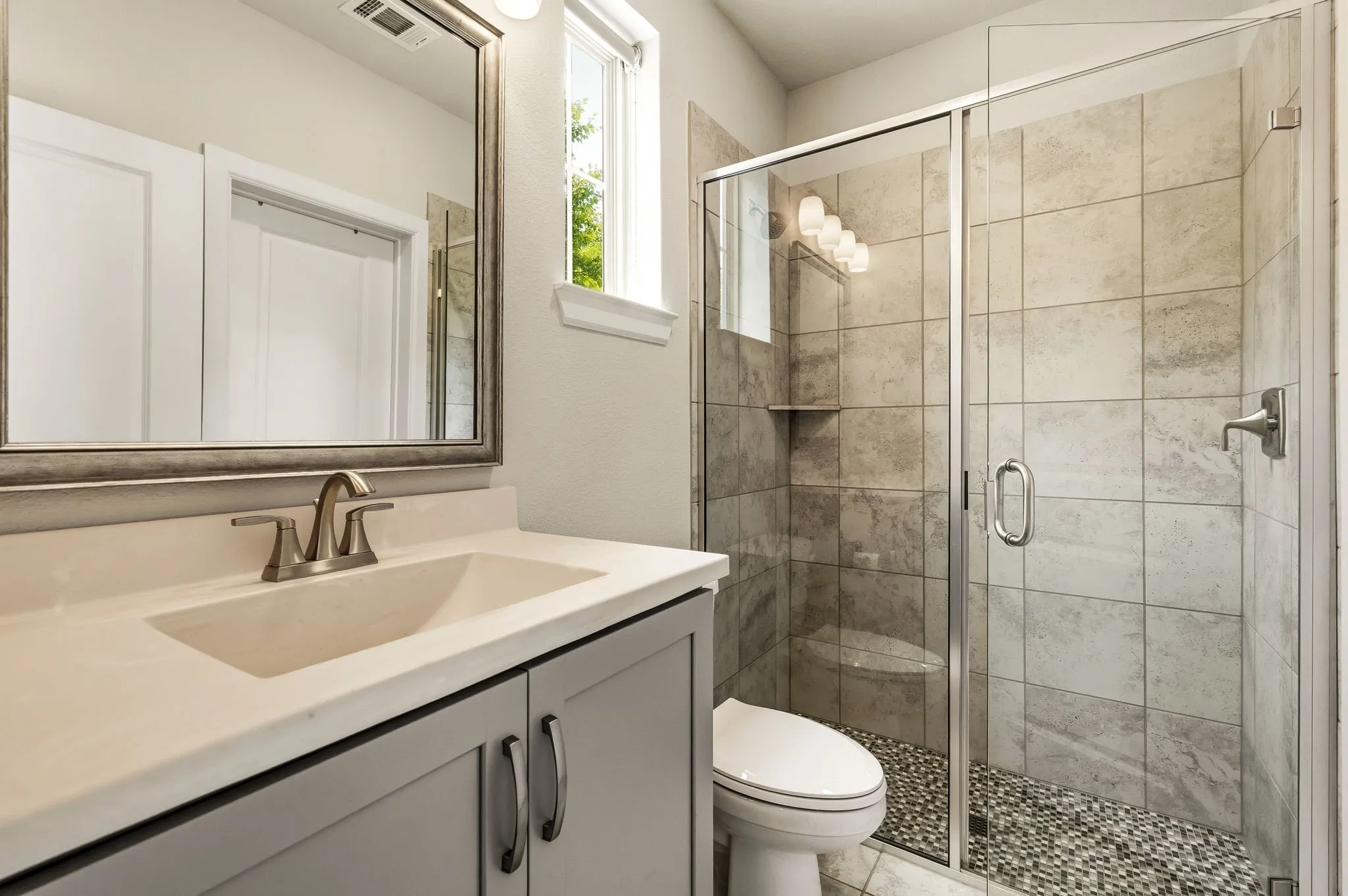 Single Family Residence For Sale in Dallas County , 1856 Stevens Bluff Lane, Dallas, Texas 75208, 3 Bedroom, 5 Bathroom, 2 Garage spaces, 2,809 Sqft, built in 2017, mls#21333012, Real Estate Agent in Dallas, Homes For Sale in Dallas county, Homes For Sale in Dallas, Realtor in Dallas Texas, Real Estate Brokerage Independent Realty Texas, Luminita Cordes Realtor