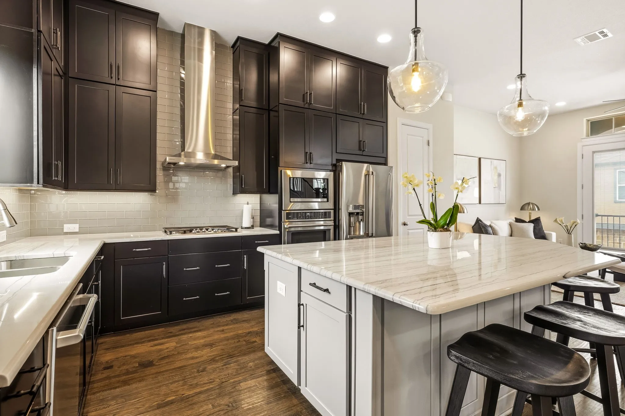 Single Family Residence For Sale in Dallas County , 1856 Stevens Bluff Lane, Dallas, Texas 75208, 3 Bedroom, 5 Bathroom, 2 Garage spaces, 2,809 Sqft, built in 2017, mls#21333012, Real Estate Agent in Dallas, Homes For Sale in Dallas county, Homes For Sale in Dallas, Realtor in Dallas Texas, Real Estate Brokerage Independent Realty Texas, Luminita Cordes Realtor