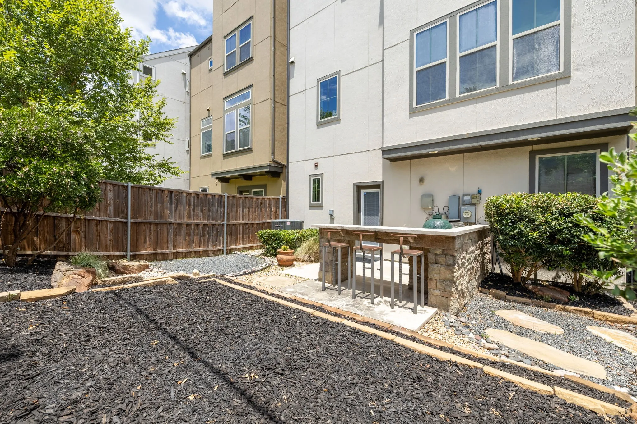 Single Family Residence For Sale in Dallas County , 1856 Stevens Bluff Lane, Dallas, Texas 75208, 3 Bedroom, 5 Bathroom, 2 Garage spaces, 2,809 Sqft, built in 2017, mls#21333012, Real Estate Agent in Dallas, Homes For Sale in Dallas county, Homes For Sale in Dallas, Realtor in Dallas Texas, Real Estate Brokerage Independent Realty Texas, Luminita Cordes Realtor