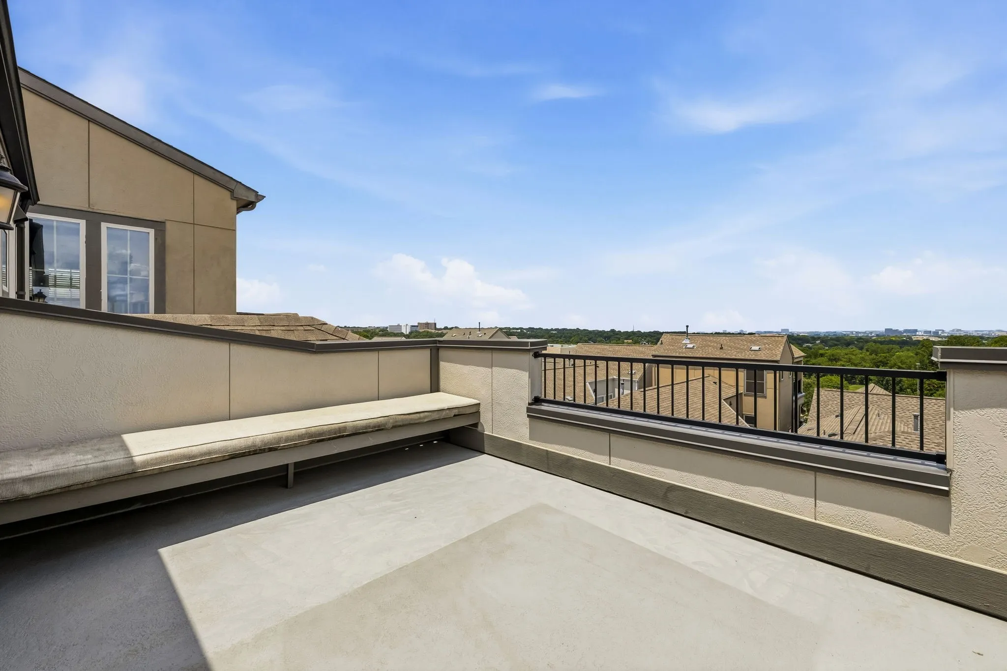 Single Family Residence For Sale in Dallas County , 1856 Stevens Bluff Lane, Dallas, Texas 75208, 3 Bedroom, 5 Bathroom, 2 Garage spaces, 2,809 Sqft, built in 2017, mls#21333012, Real Estate Agent in Dallas, Homes For Sale in Dallas county, Homes For Sale in Dallas, Realtor in Dallas Texas, Real Estate Brokerage Independent Realty Texas, Luminita Cordes Realtor