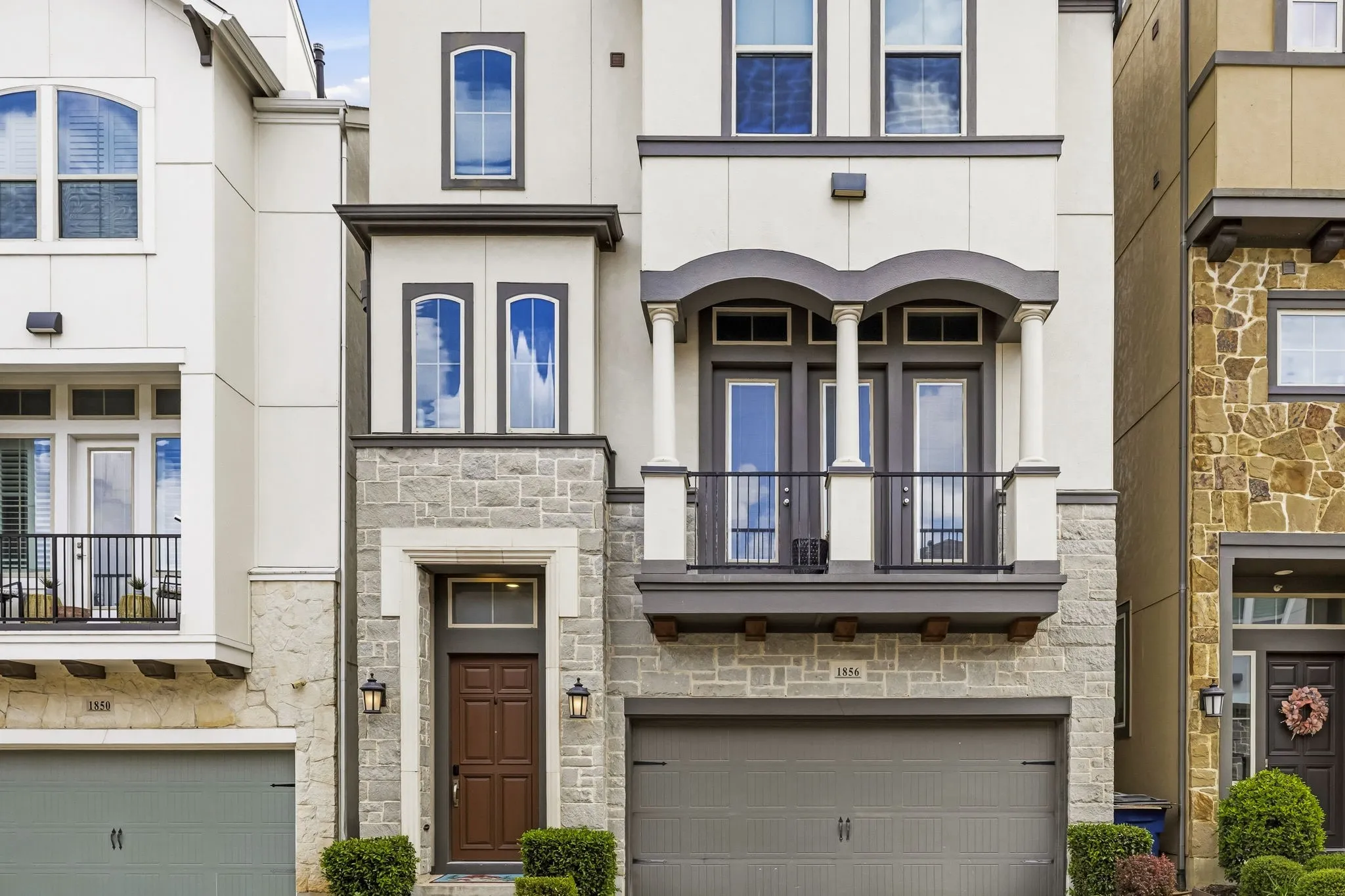 Single Family Residence For Sale in Dallas County , 1856 Stevens Bluff Lane, Dallas, Texas 75208, 3 Bedroom, 5 Bathroom, 2 Garage spaces, 2,809 Sqft, built in 2017, mls#21333012, Real Estate Agent in Dallas, Homes For Sale in Dallas county, Homes For Sale in Dallas, Realtor in Dallas Texas, Real Estate Brokerage Independent Realty Texas, Luminita Cordes Realtor