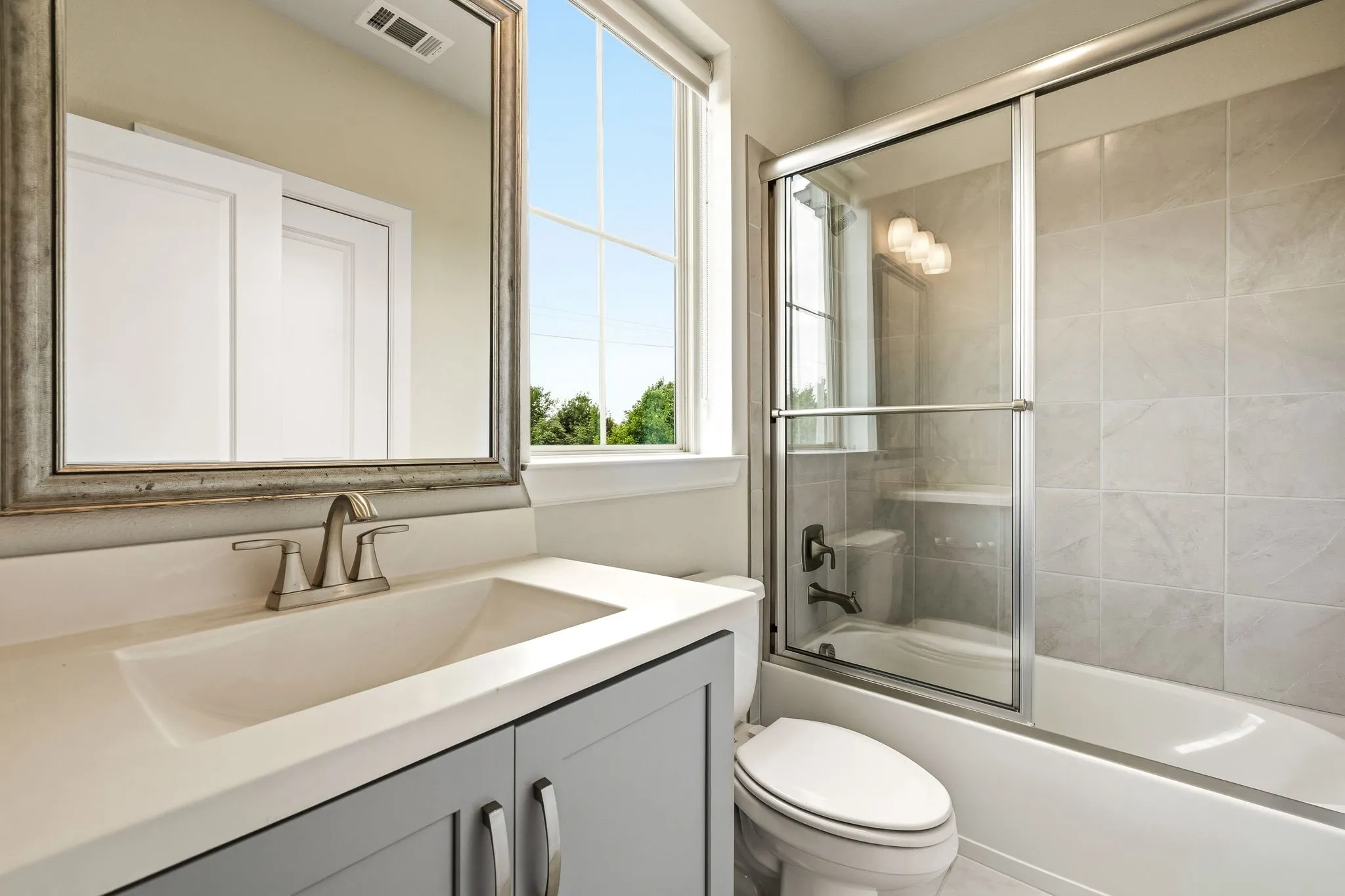 Single Family Residence For Sale in Dallas County , 1856 Stevens Bluff Lane, Dallas, Texas 75208, 3 Bedroom, 5 Bathroom, 2 Garage spaces, 2,809 Sqft, built in 2017, mls#21333012, Real Estate Agent in Dallas, Homes For Sale in Dallas county, Homes For Sale in Dallas, Realtor in Dallas Texas, Real Estate Brokerage Independent Realty Texas, Luminita Cordes Realtor