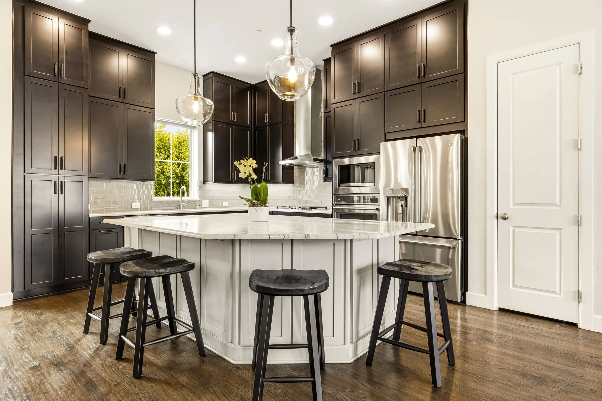 Single Family Residence For Sale in Dallas County , 1856 Stevens Bluff Lane, Dallas, Texas 75208, 3 Bedroom, 5 Bathroom, 2 Garage spaces, 2,809 Sqft, built in 2017, mls#21333012, Real Estate Agent in Dallas, Homes For Sale in Dallas county, Homes For Sale in Dallas, Realtor in Dallas Texas, Real Estate Brokerage Independent Realty Texas, Luminita Cordes Realtor