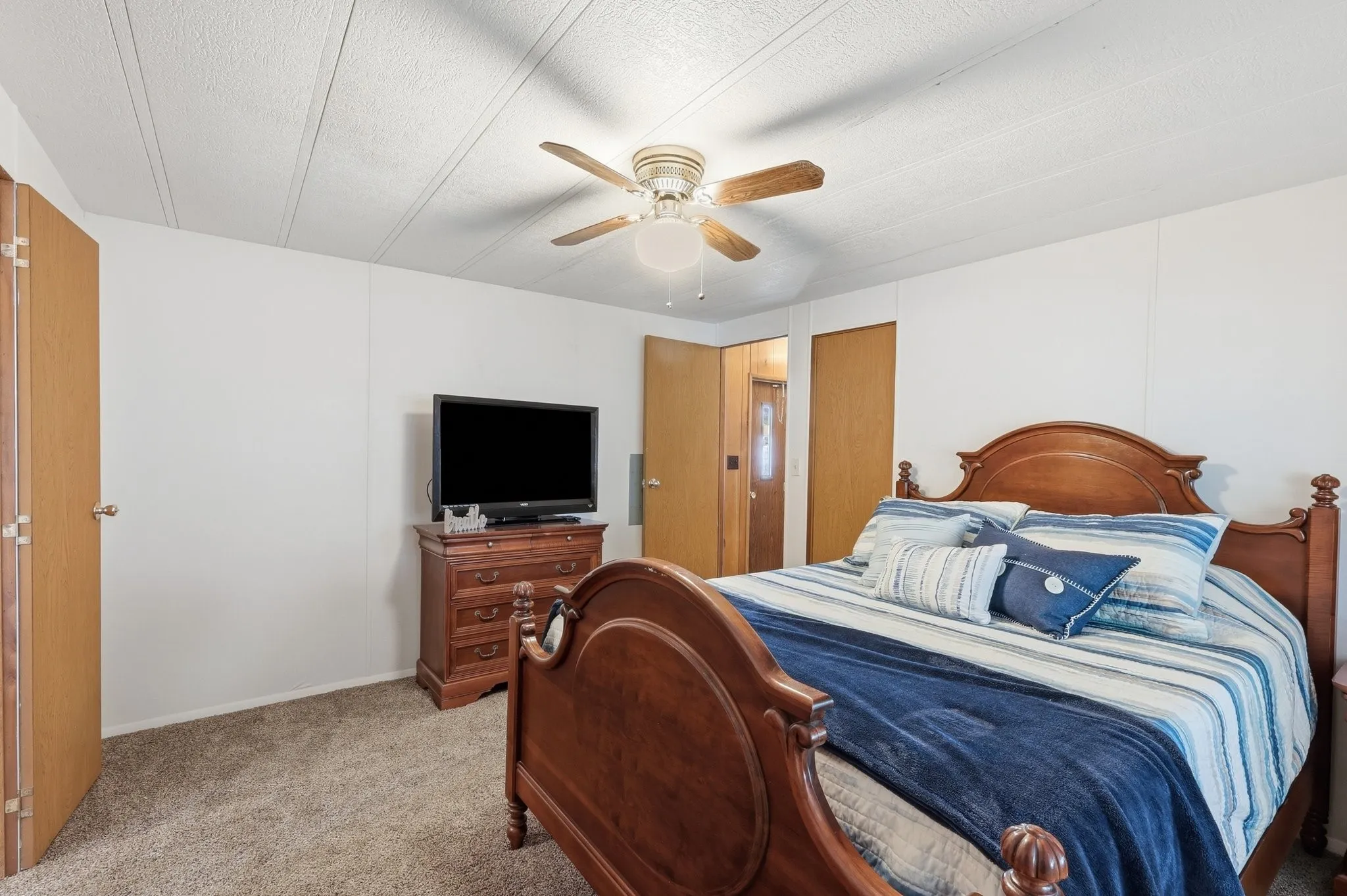 Single Family Residence For Sale in Hood County , 4417 Wildwood Circle, Granbury, Texas 76049, 2 Bedrooms, 2 Bathrooms, Garage spaces, 1,062 Sqft, built in 1982, Price $242,000, mls#21329808, Real Estate Agent in Granbury, Homes For Sale in Hood county, Homes For Sale in Granbury, Realtor in Granbury Texas, Real Estate Brokerage Independent Realty Texas, Luminita Cordes Realtor