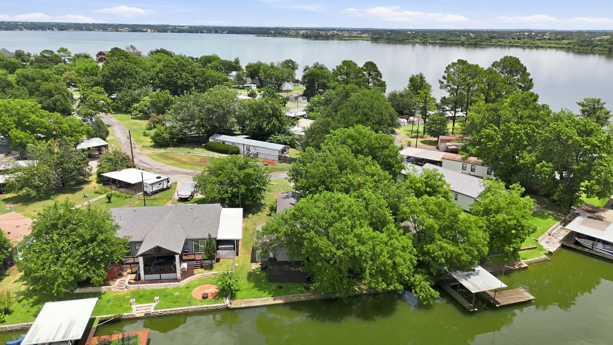 Single Family Residence For Sale in Hood County , 4417 Wildwood Circle, Granbury, Texas 76049, 2 Bedrooms, 2 Bathrooms, Garage spaces, 1,062 Sqft, built in 1982, Price $242,000, mls#21329808, Real Estate Agent in Granbury, Homes For Sale in Hood county, Homes For Sale in Granbury, Realtor in Granbury Texas, Real Estate Brokerage Independent Realty Texas, Luminita Cordes Realtor