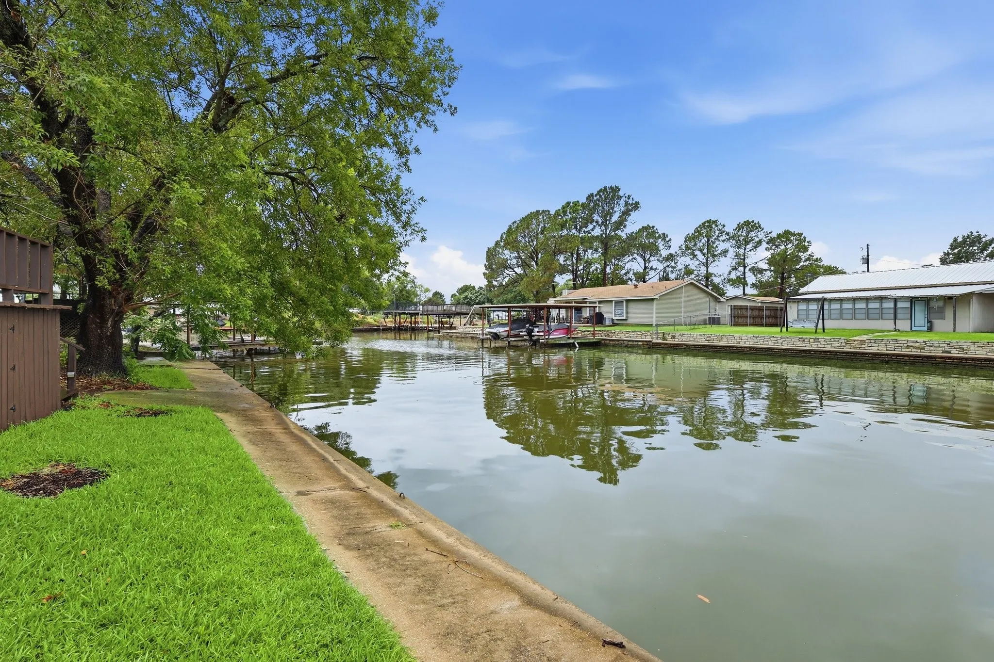 Single Family Residence For Sale in Hood County , 4417 Wildwood Circle, Granbury, Texas 76049, 2 Bedrooms, 2 Bathrooms, Garage spaces, 1,062 Sqft, built in 1982, Price $242,000, mls#21329808, Real Estate Agent in Granbury, Homes For Sale in Hood county, Homes For Sale in Granbury, Realtor in Granbury Texas, Real Estate Brokerage Independent Realty Texas, Luminita Cordes Realtor
