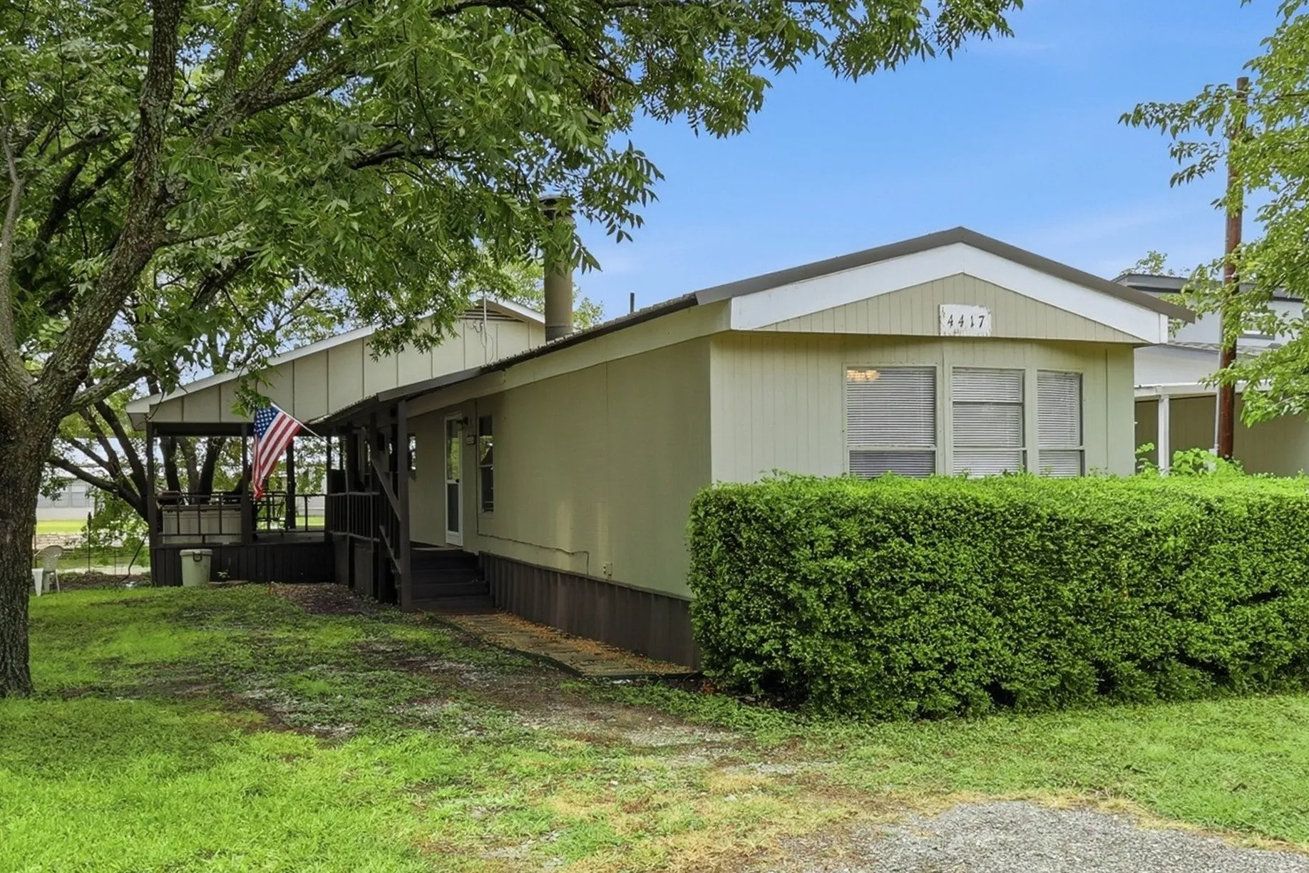 Single Family Residence For Sale in Hood County , 4417 Wildwood Circle, Granbury, Texas 76049, 2 Bedrooms, 2 Bathrooms, Garage spaces, 1,062 Sqft, built in 1982, Price $242,000, mls#21329808, Real Estate Agent in Granbury, Homes For Sale in Hood county, Homes For Sale in Granbury, Realtor in Granbury Texas, Real Estate Brokerage Independent Realty Texas, Luminita Cordes Realtor