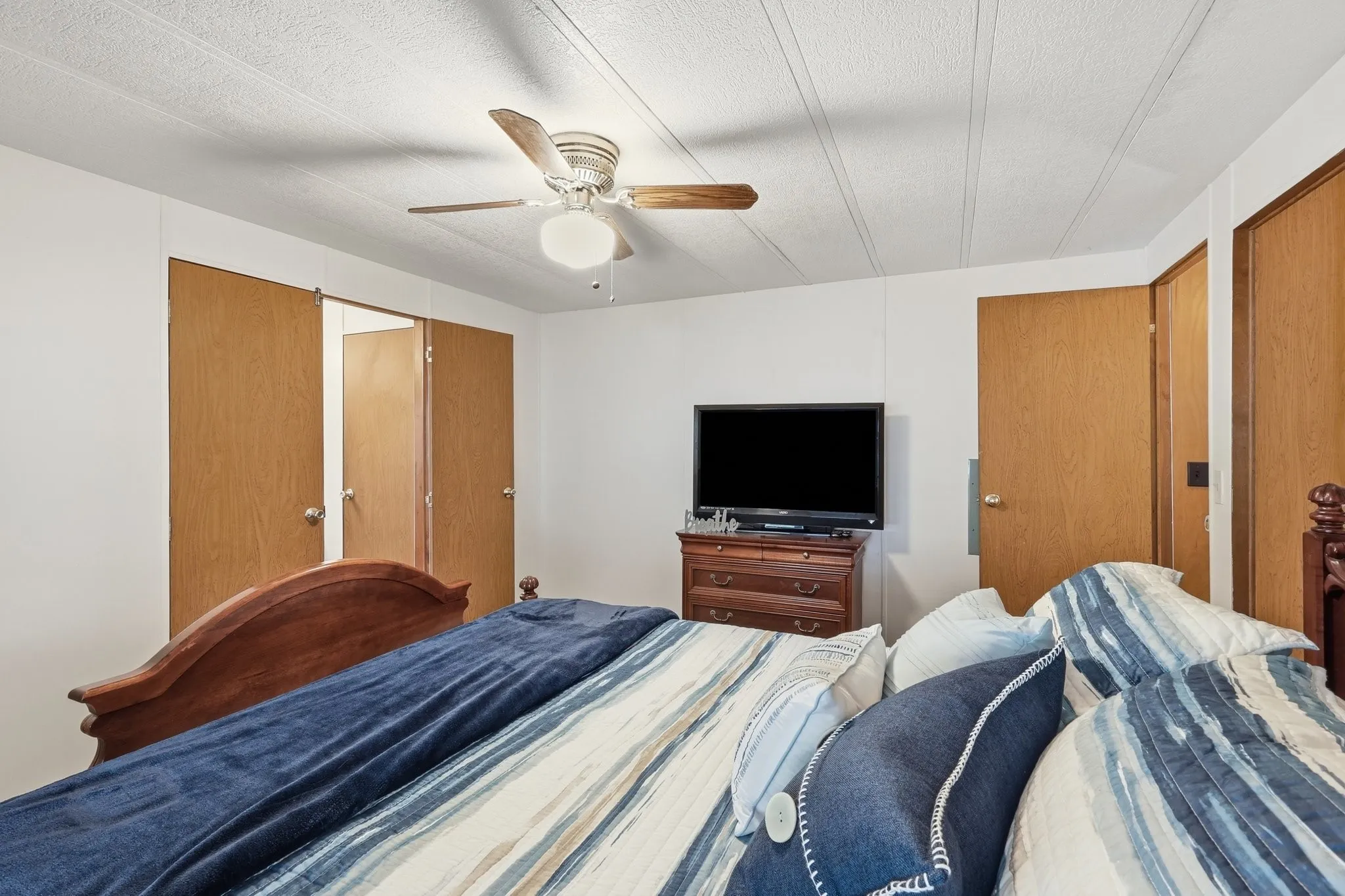 Single Family Residence For Sale in Hood County , 4417 Wildwood Circle, Granbury, Texas 76049, 2 Bedrooms, 2 Bathrooms, Garage spaces, 1,062 Sqft, built in 1982, Price $242,000, mls#21329808, Real Estate Agent in Granbury, Homes For Sale in Hood county, Homes For Sale in Granbury, Realtor in Granbury Texas, Real Estate Brokerage Independent Realty Texas, Luminita Cordes Realtor