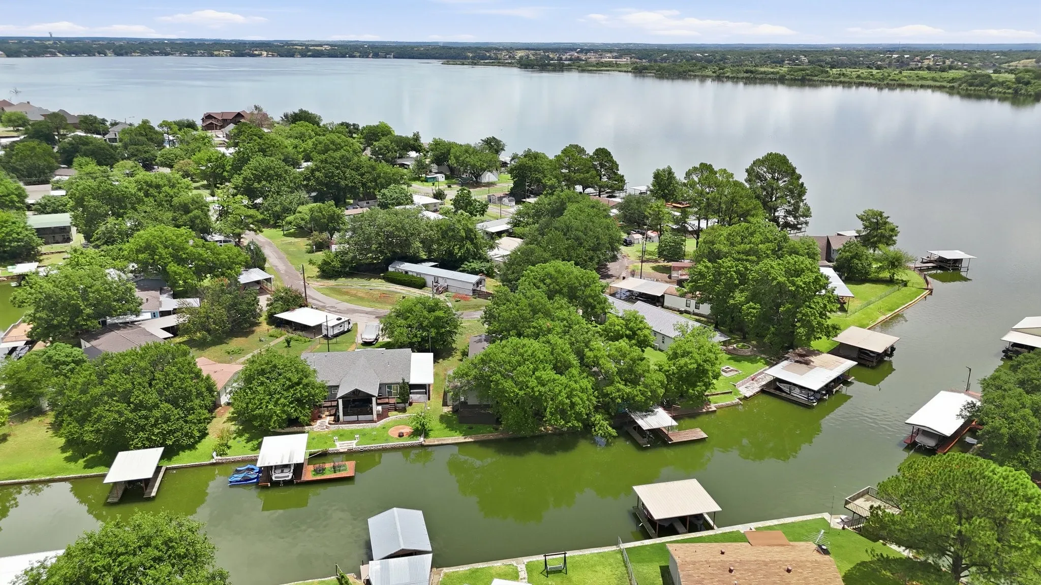 Single Family Residence For Sale in Hood County , 4417 Wildwood Circle, Granbury, Texas 76049, 2 Bedrooms, 2 Bathrooms, Garage spaces, 1,062 Sqft, built in 1982, Price $242,000, mls#21329808, Real Estate Agent in Granbury, Homes For Sale in Hood county, Homes For Sale in Granbury, Realtor in Granbury Texas, Real Estate Brokerage Independent Realty Texas, Luminita Cordes Realtor