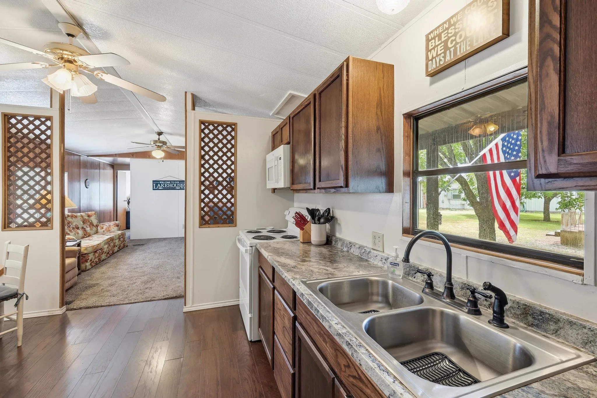 Single Family Residence For Sale in Hood County , 4417 Wildwood Circle, Granbury, Texas 76049, 2 Bedrooms, 2 Bathrooms, Garage spaces, 1,062 Sqft, built in 1982, Price $242,000, mls#21329808, Real Estate Agent in Granbury, Homes For Sale in Hood county, Homes For Sale in Granbury, Realtor in Granbury Texas, Real Estate Brokerage Independent Realty Texas, Luminita Cordes Realtor